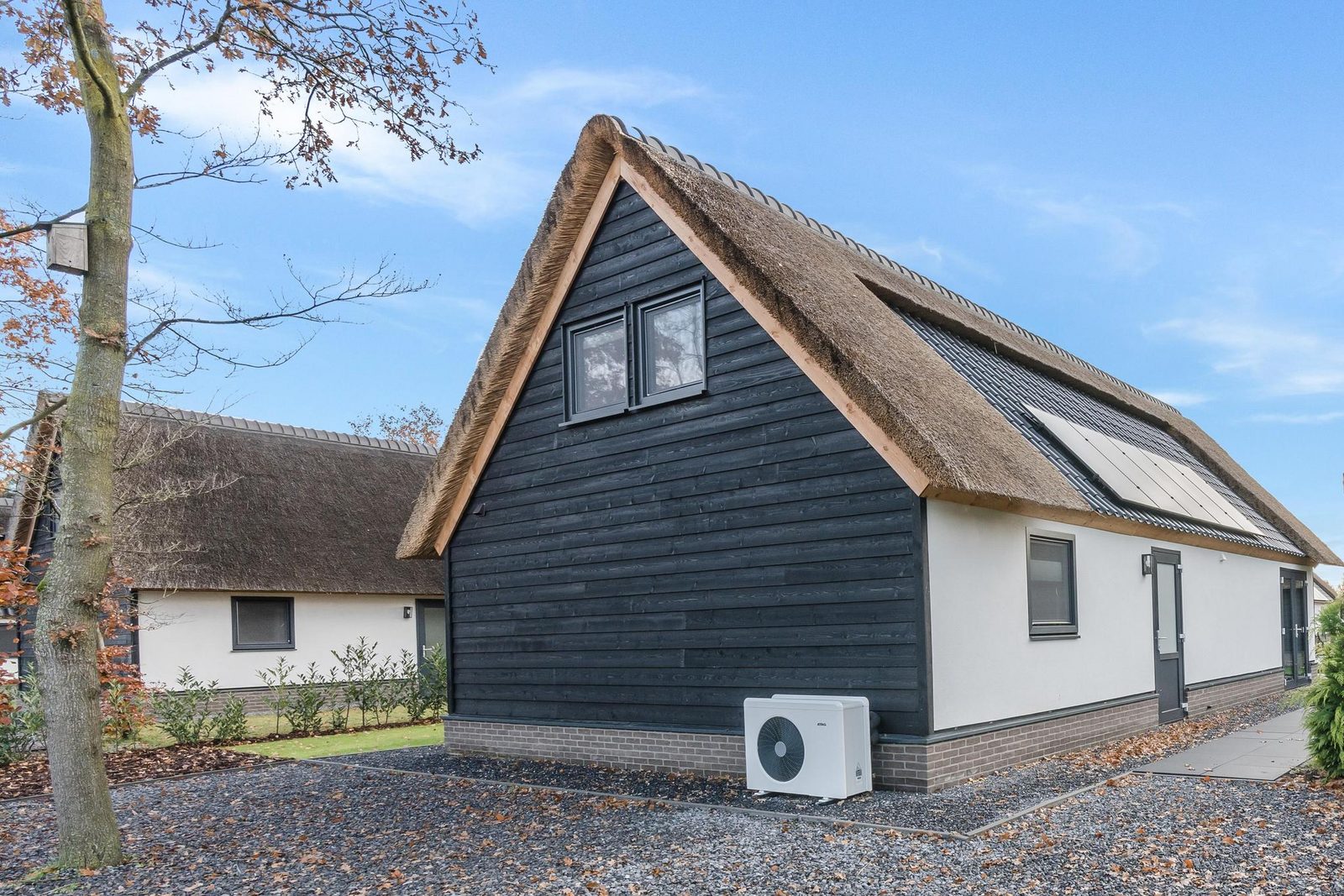 Farm Lodge 677