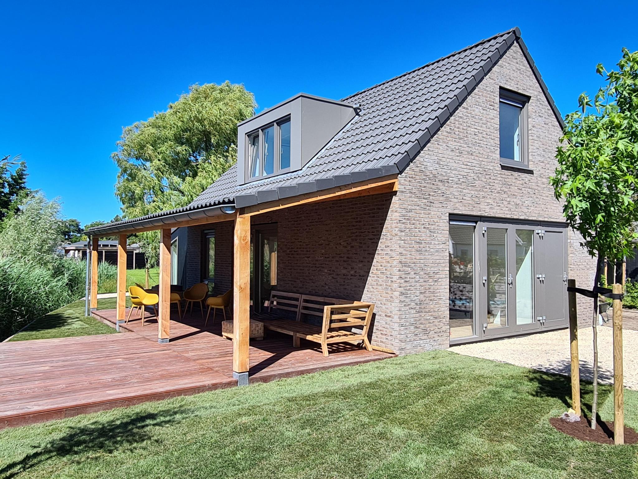 Bungalow met groot terras en een prachtig uitzicht over een meertje. Hier kom je tot rust! Het echte vakantiegevoel.