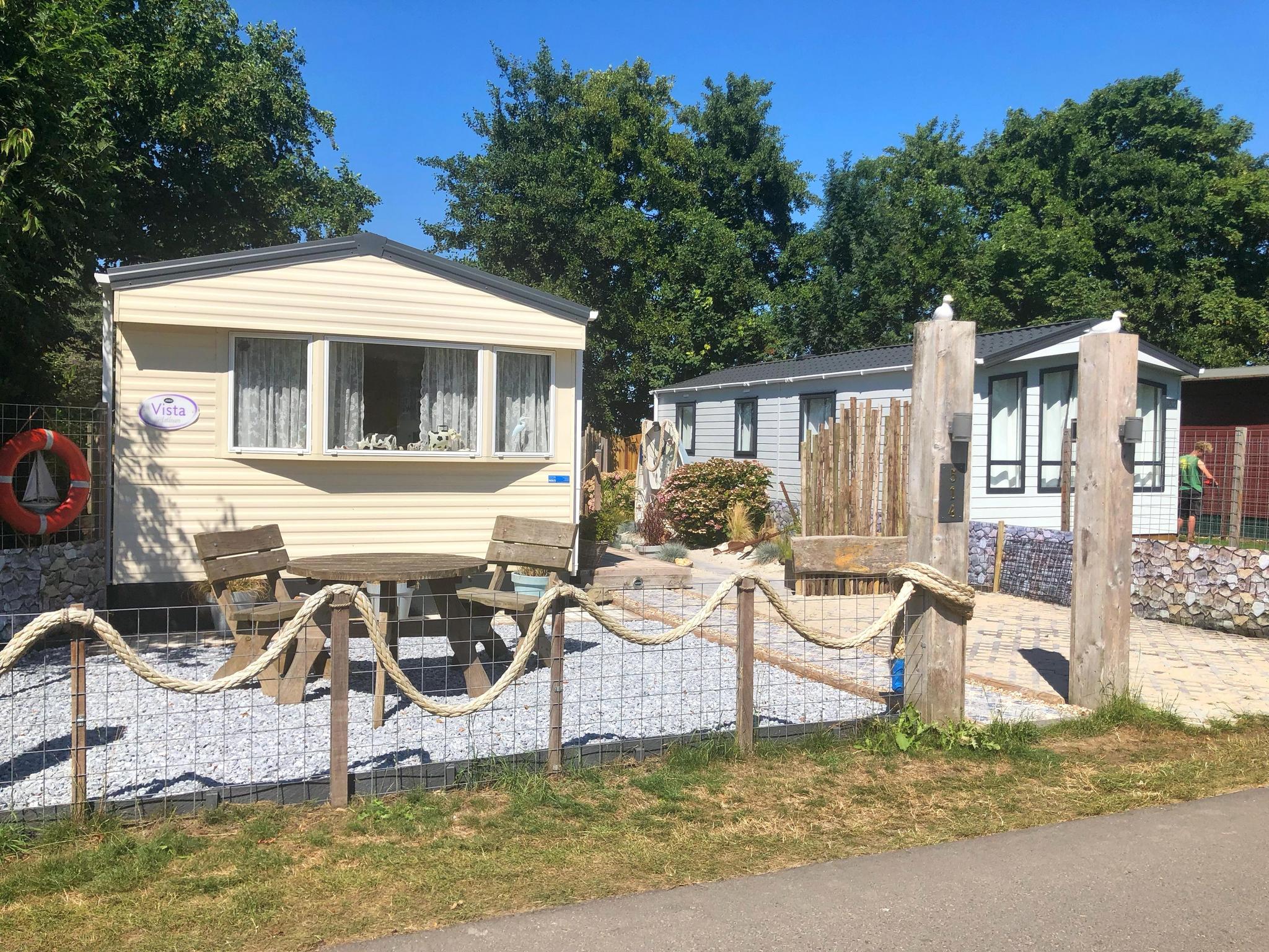 Als u wilt genieten van strand, duinen of de West-Friese omringdijk waar men heerlijk kan wandelen en fietsen dan is dit chalet een perfect startpunt.