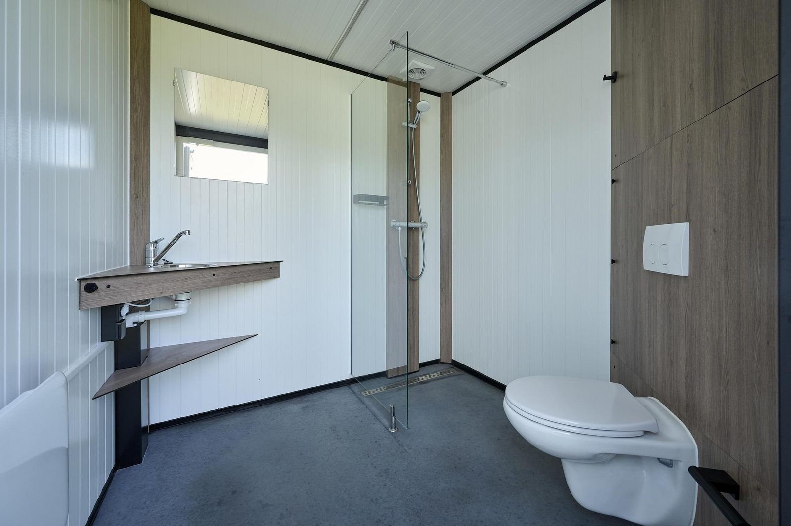 Comfort pitch with private sanitary facilities