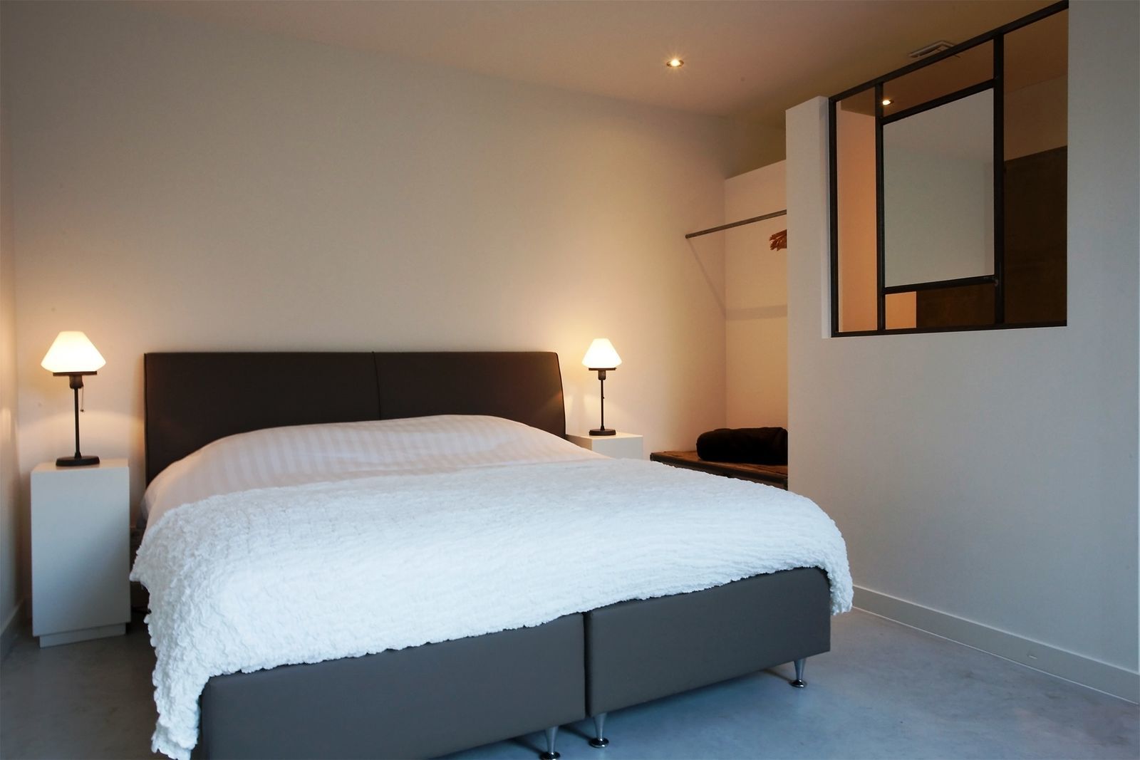 Stalen Boshuis - luxe vakantiehuis met sauna in Brabant