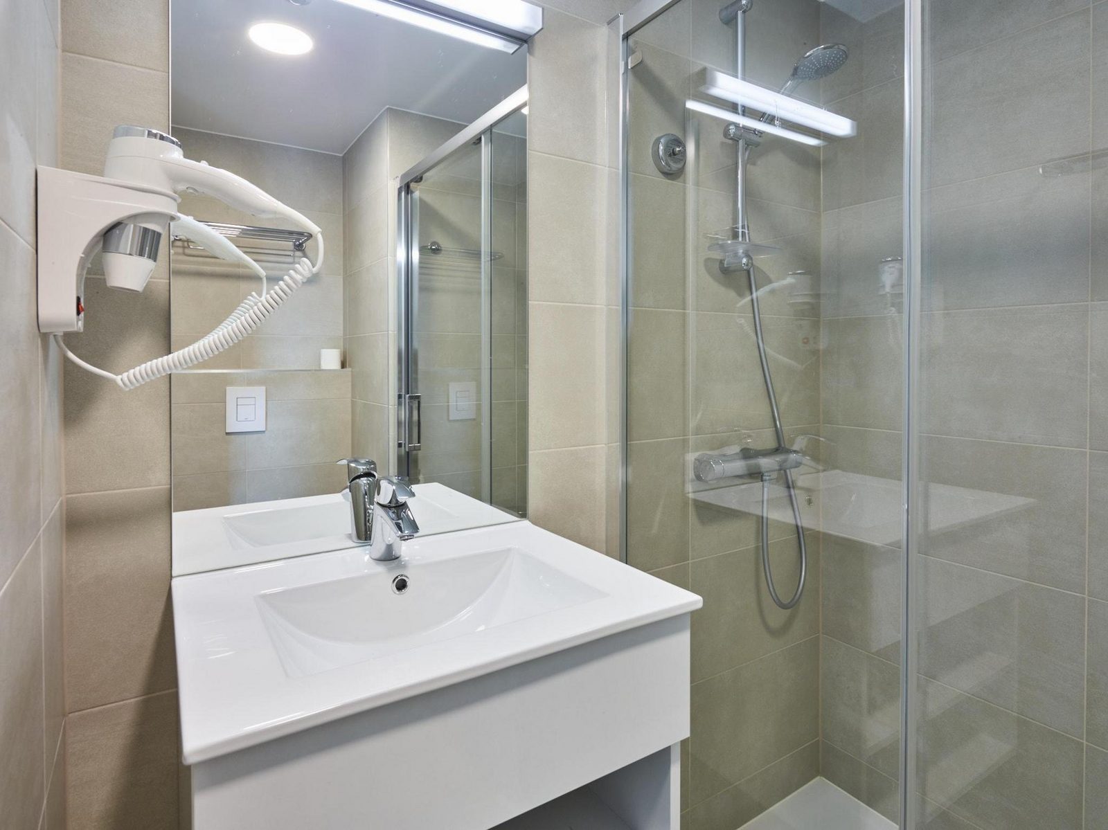 Comfort suite 4p balkon - 2 slaapkamers - 1 dubbel bed - 2 enkele bedden