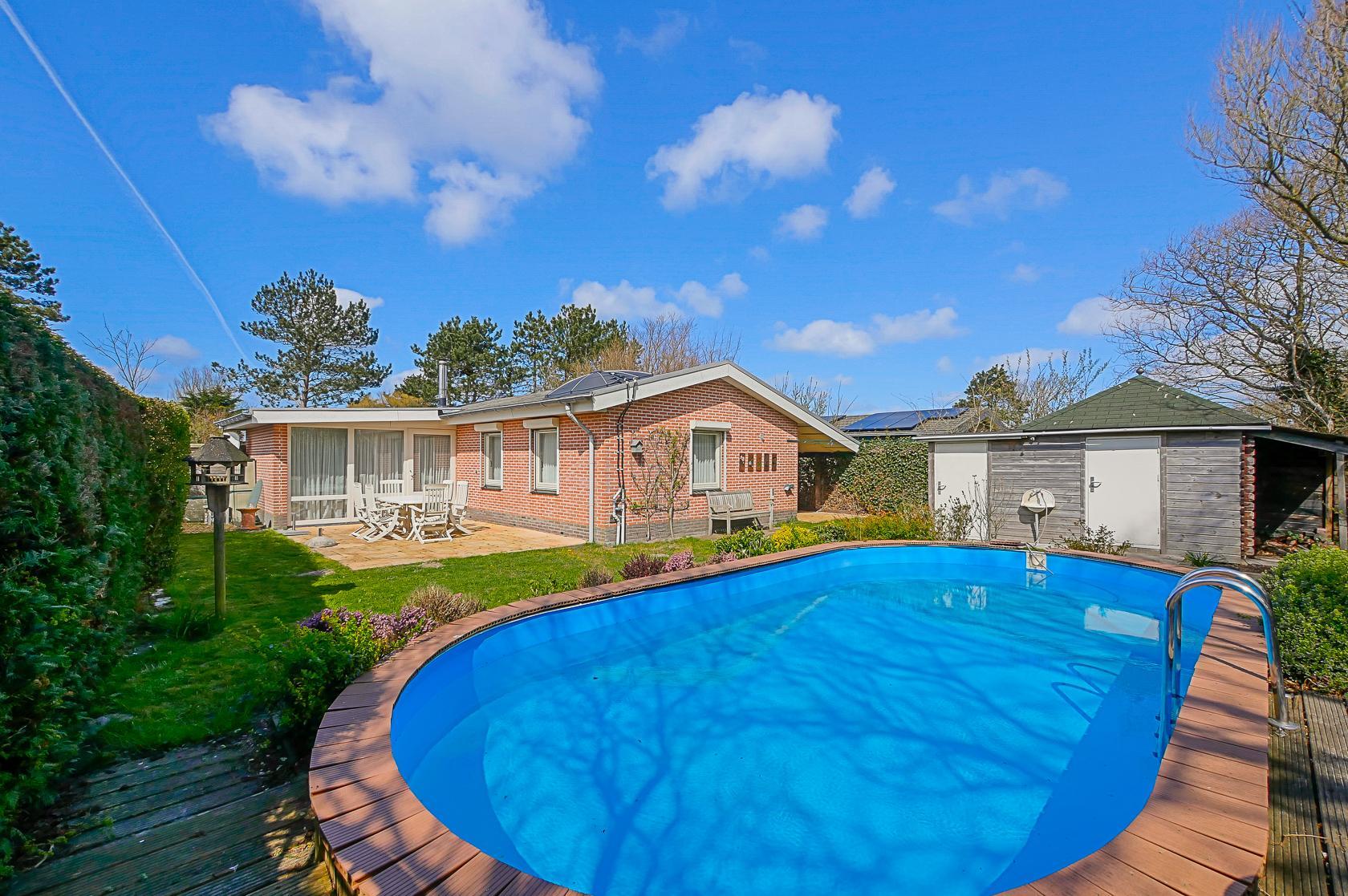 Vakantiehuis met omheinde tuin in Julianadorp aan Zee (Nederland) 4 honden zijn welkom