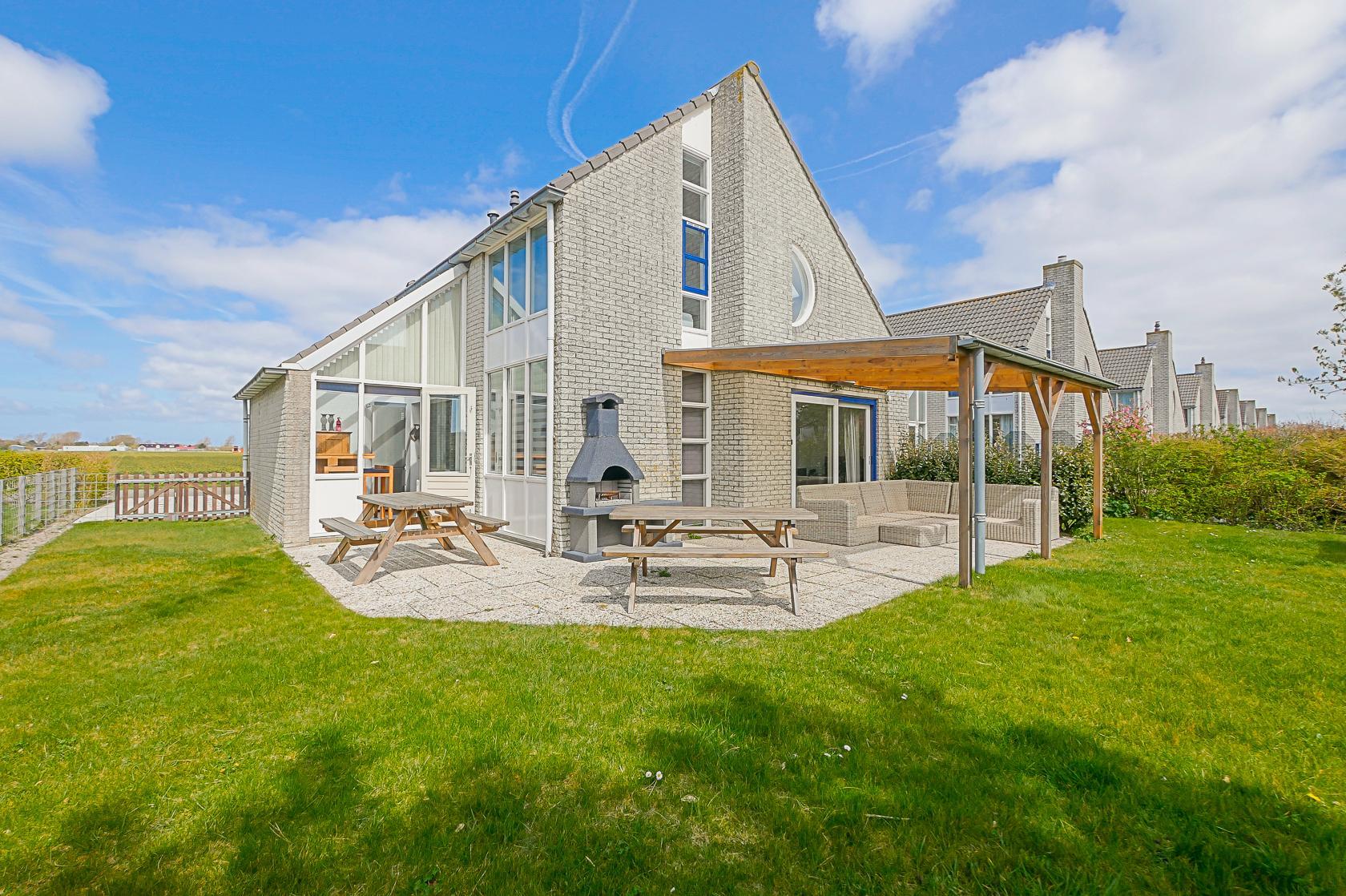 Luxuriöses Ferienhaus in Strandnähe mit überdachter Terrasse: Villa Mooy