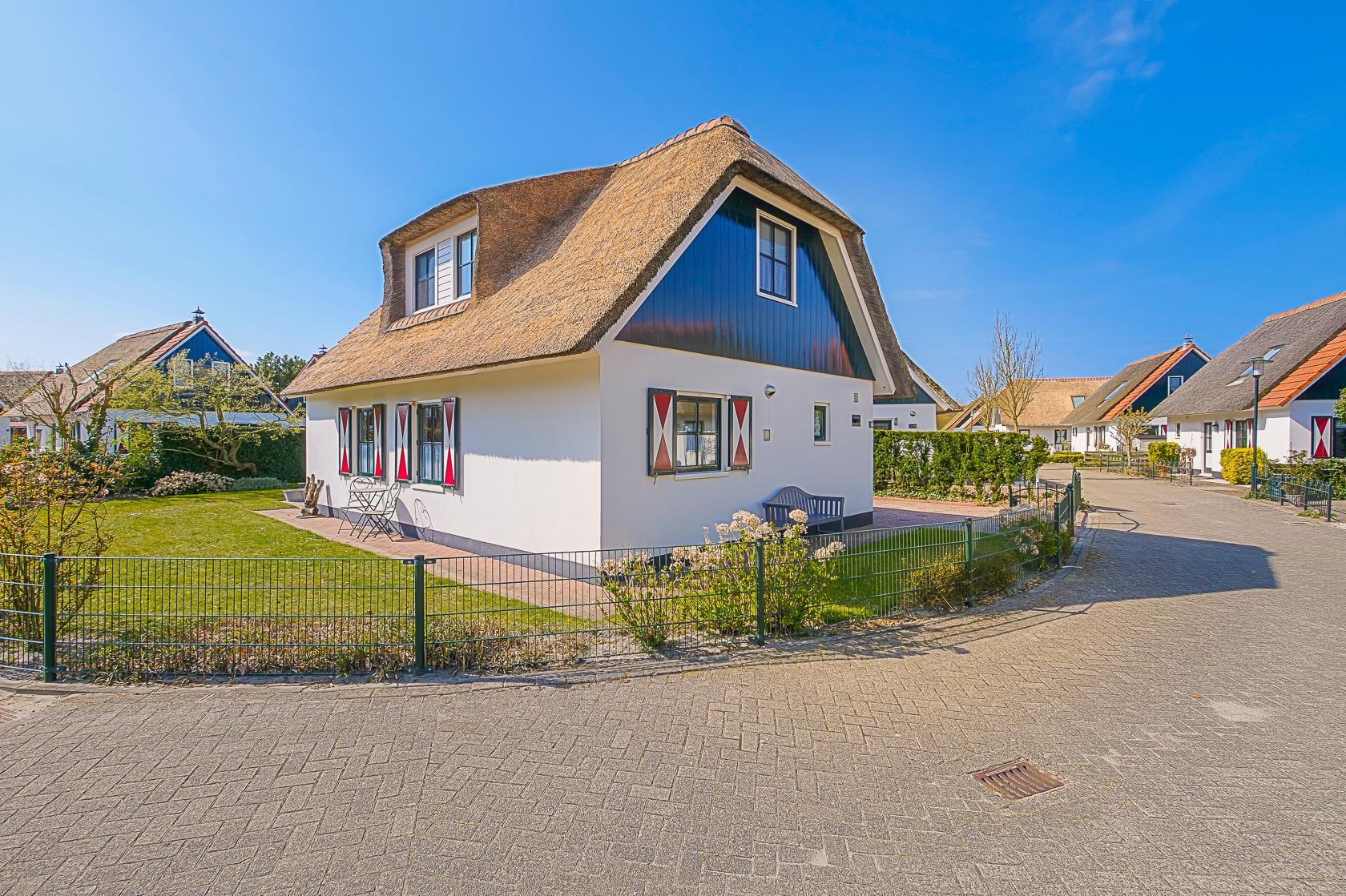 Villa Schaut: Komplettes Ferienhaus in Laufnähe zum Strand und Naturgebiet in Callantsoog