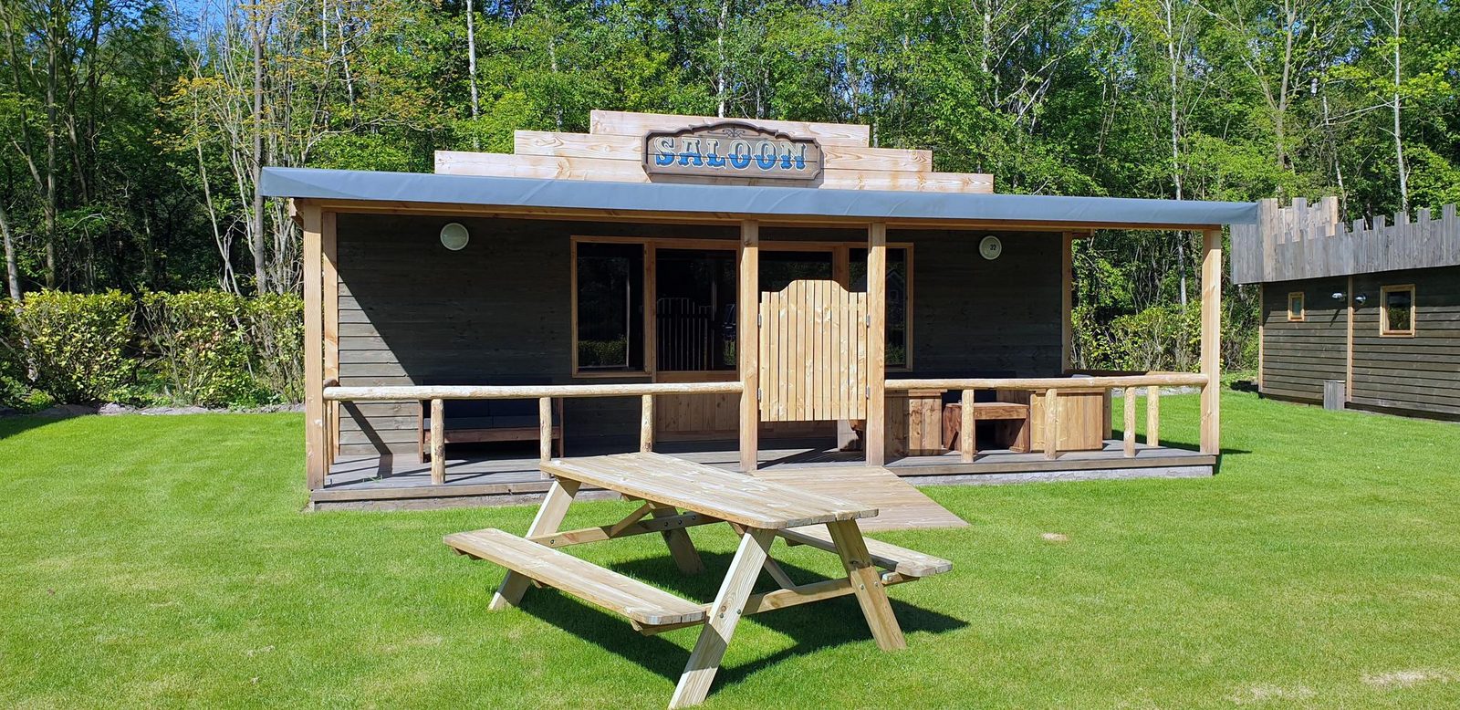 Saloon-Lodge