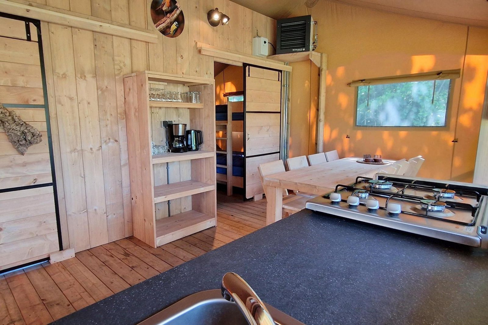 Baumrinde-Lodge