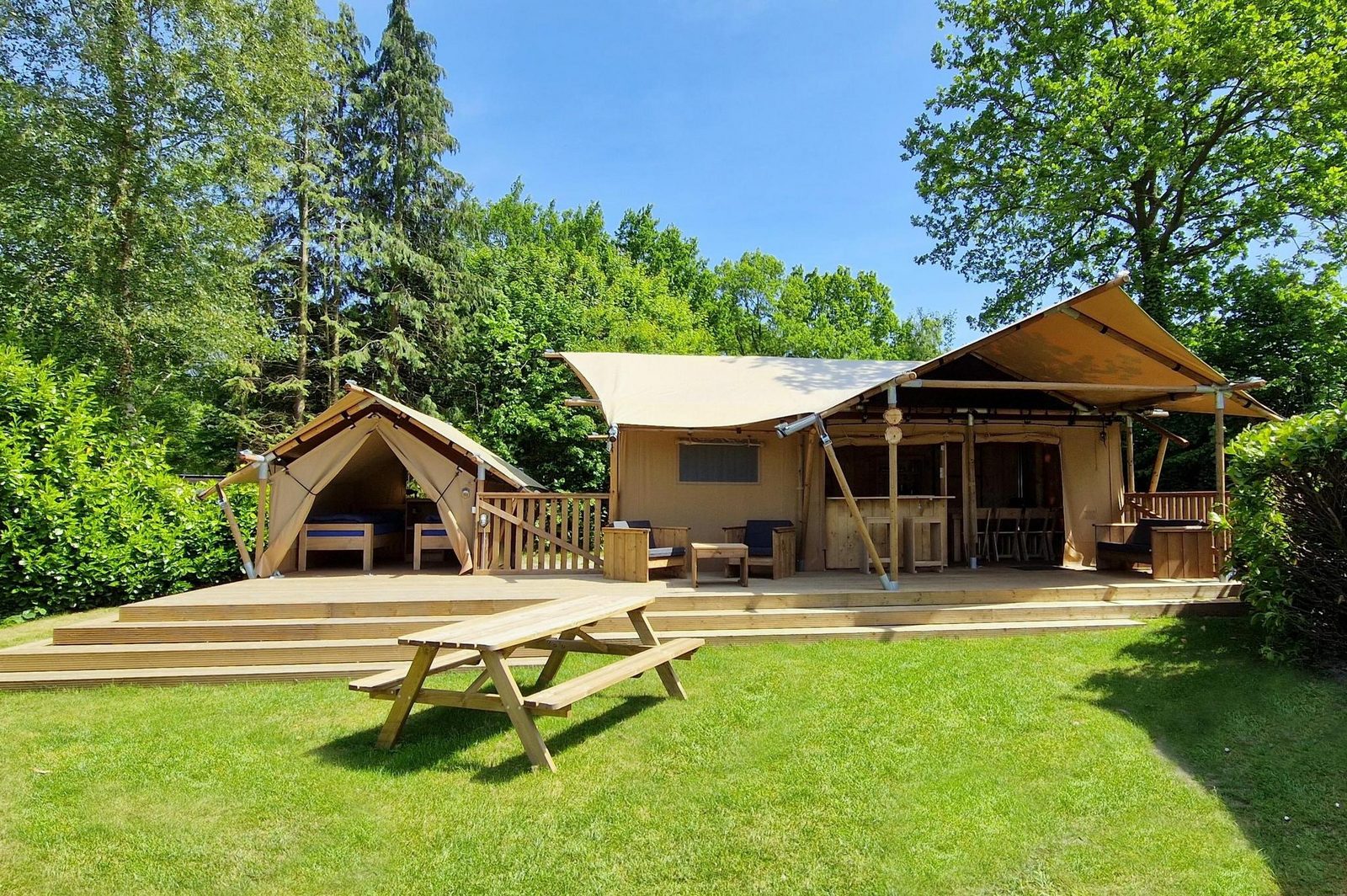 Baumrinde-Lodge