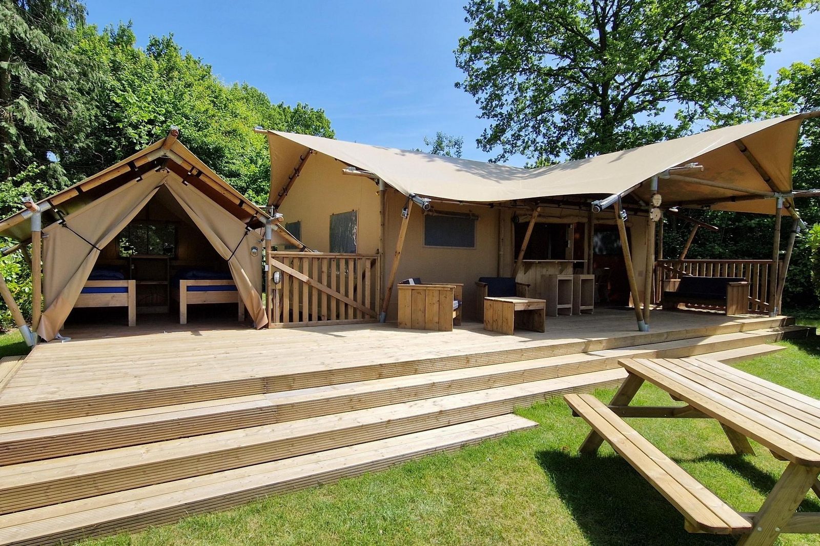 Baumrinde-Lodge