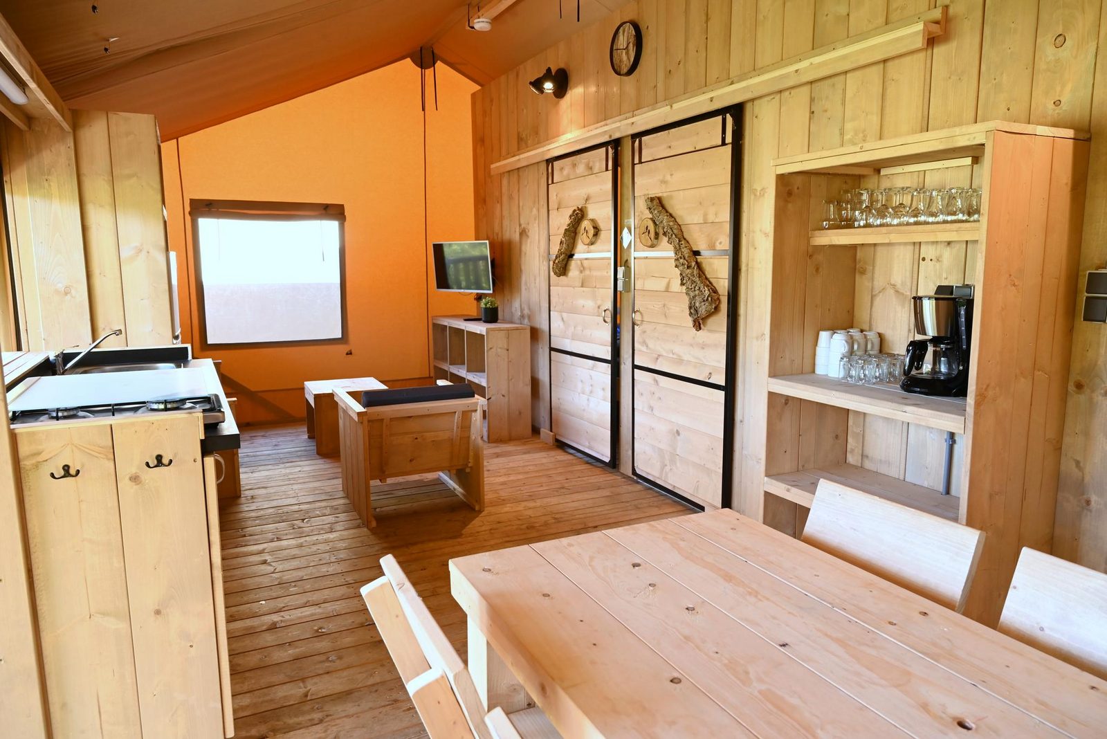 Baumrinde-Lodge