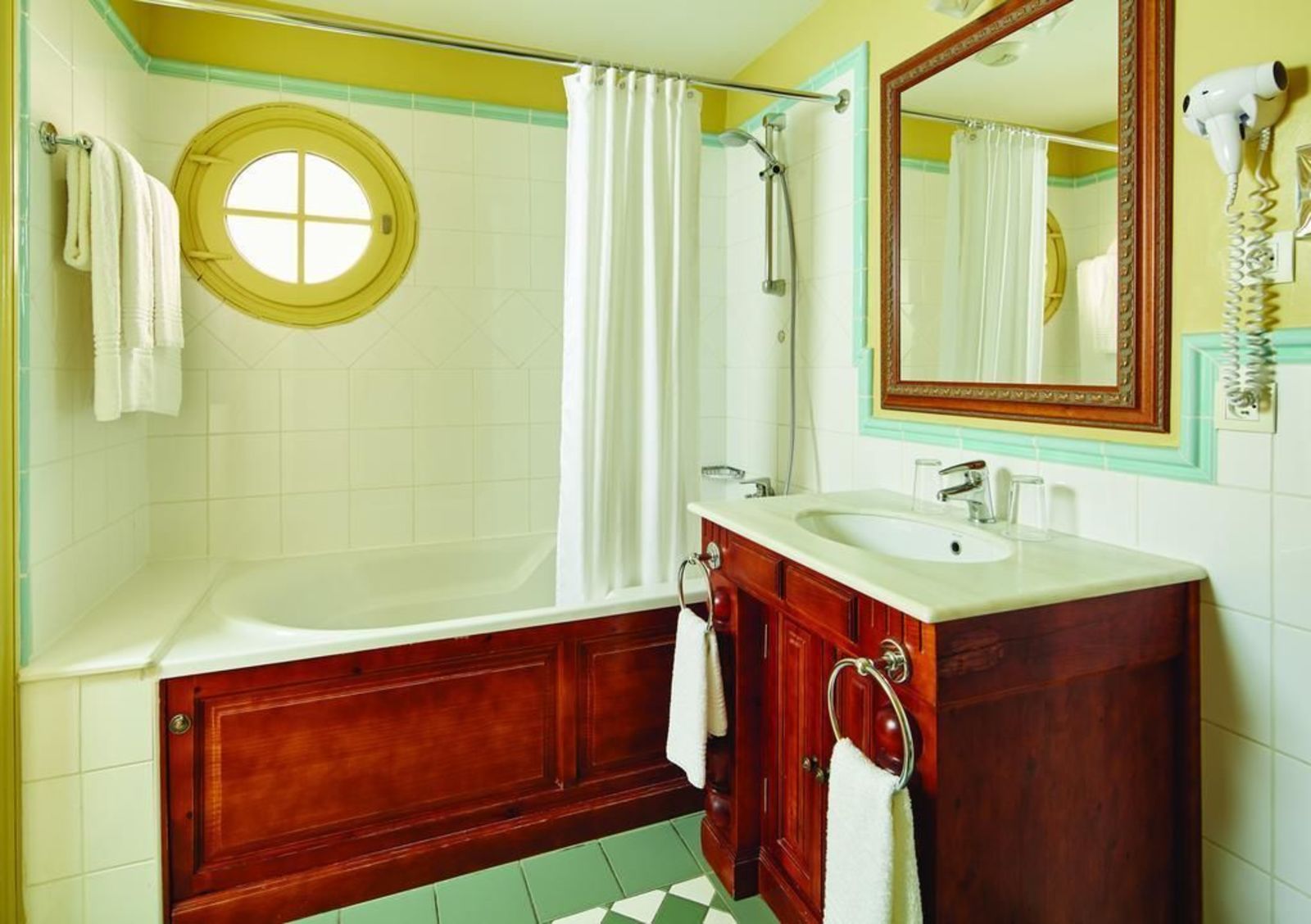 Marriott’s Village d'ile-de-France, Estudio