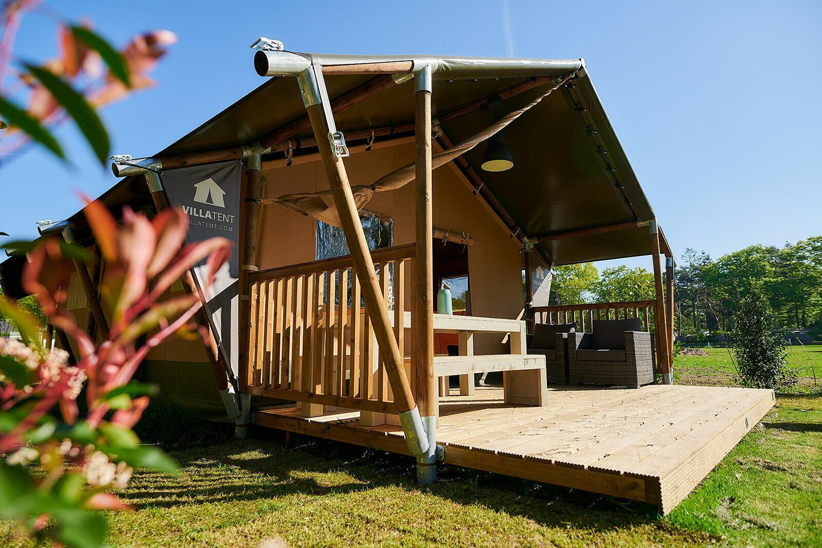 Kamperen, maar met de luxe van thuis?  Verblijf in een Glampingtent voor 6 personen bij Wilsumer Berge.