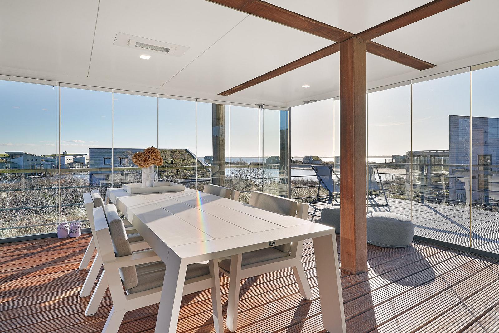 Deze luxe smaakvol ingerichte villa heeft alles in zich voor een perfecte vakantie aan de kust van Ouddorp.