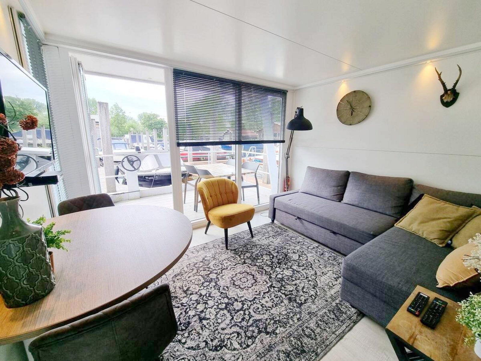 Houseboat 4 pers with roof terrace "De Hoop"
