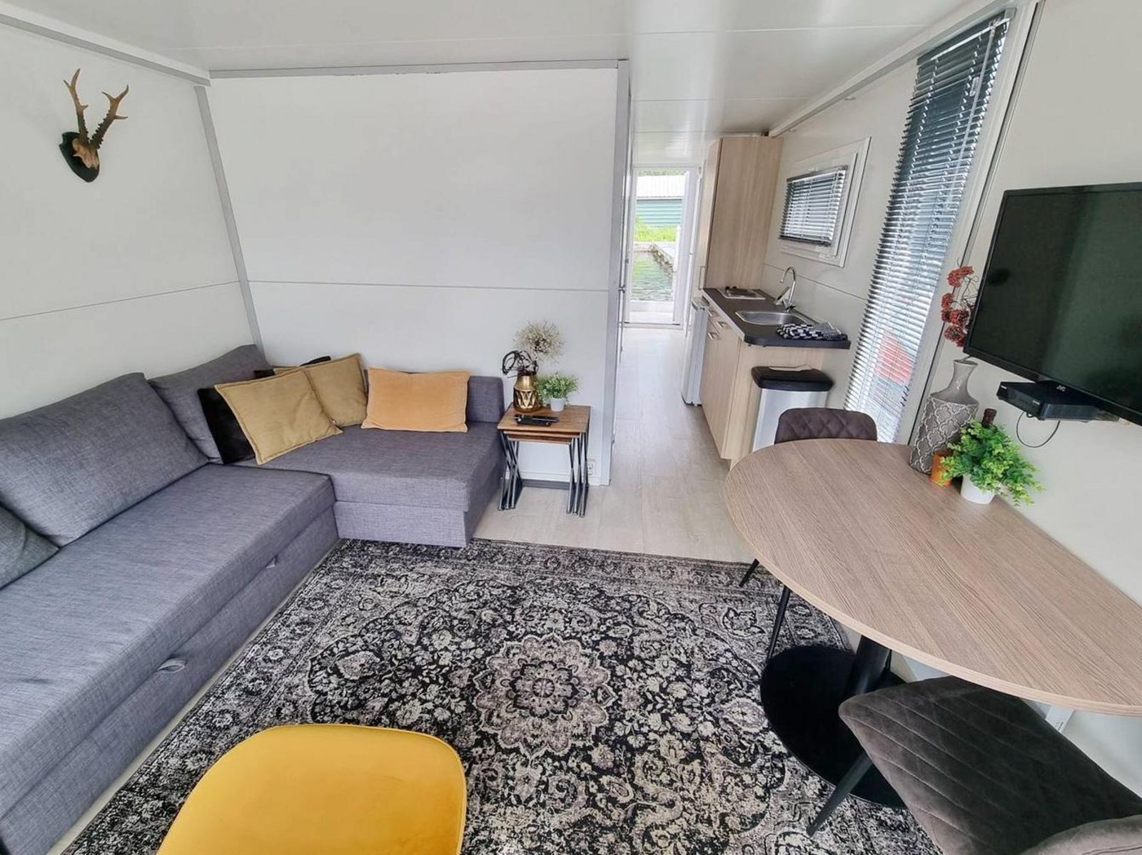 Houseboat 4 pers with roof terrace "De Hoop"