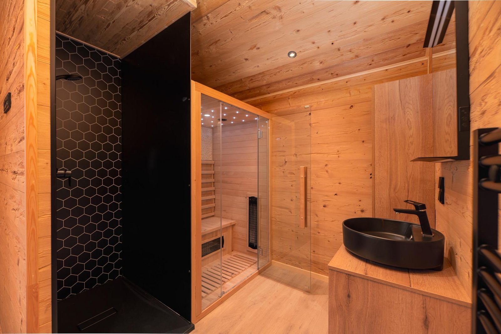 Terrace Lodge with sauna and hot tub - 2 people