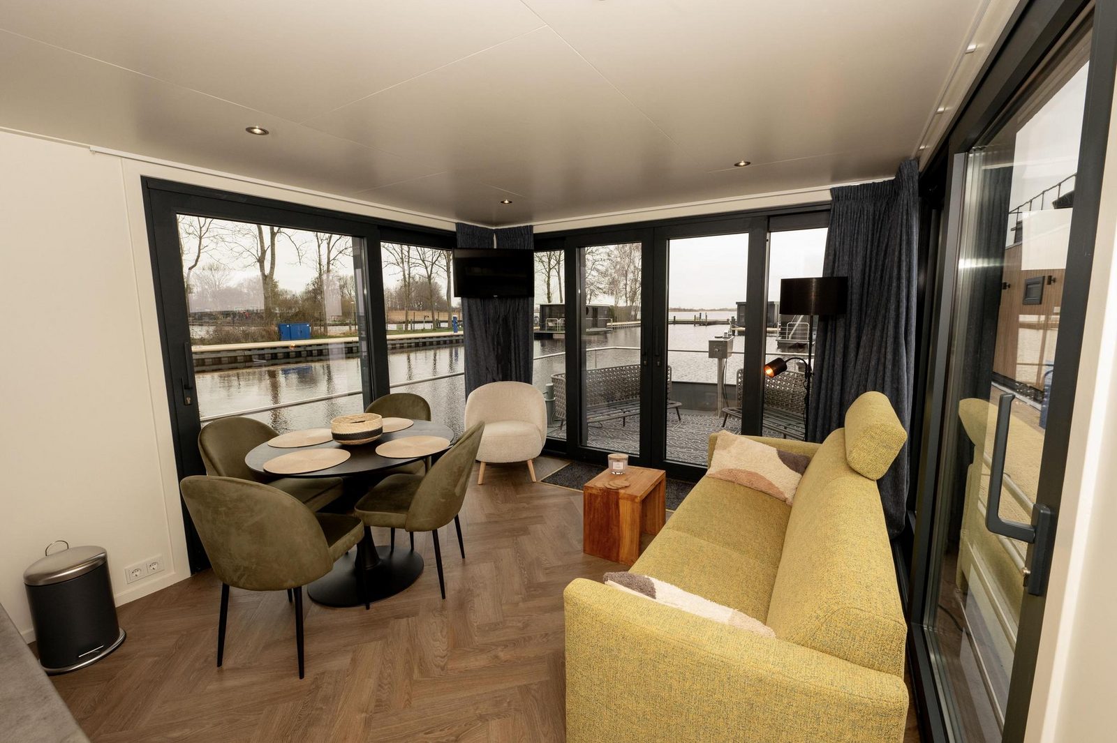 Houseboat - Paviljoenwei 4-21 | Sneek (Offingawier) 'Boatique Sneek'