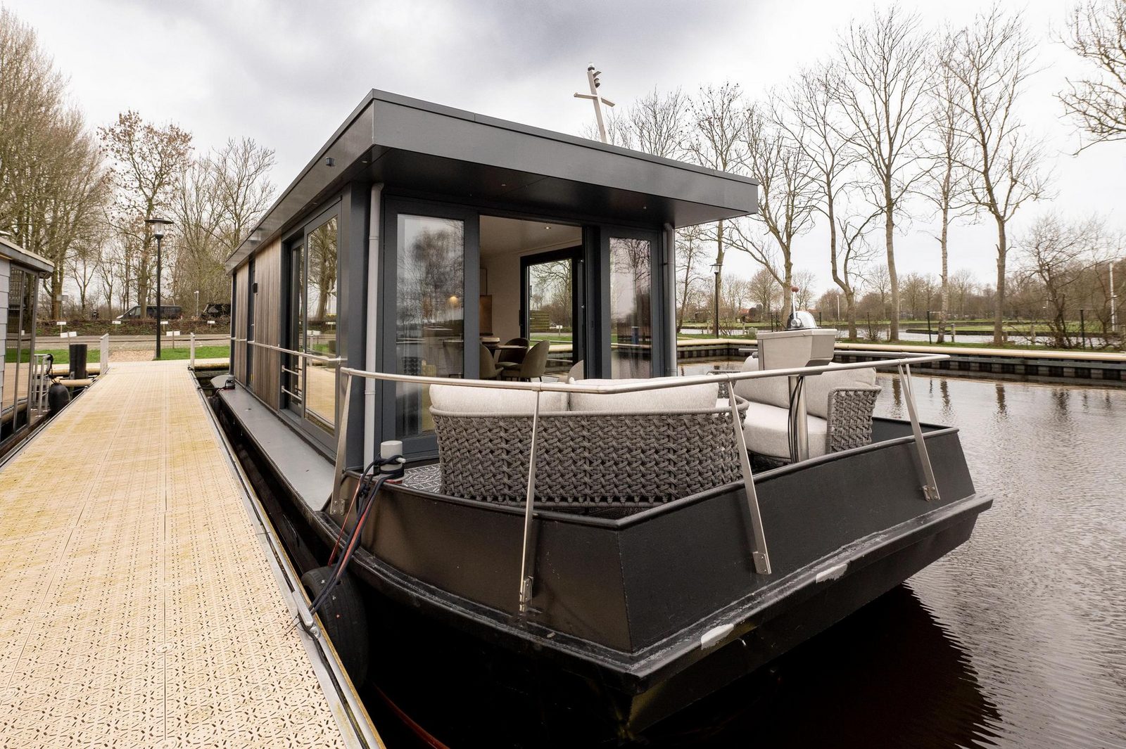 Houseboat - Paviljoenwei 4-21 | Sneek (Offingawier) 'Boatique Sneek'