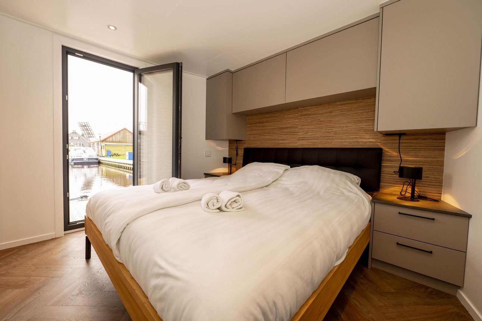Houseboat - Paviljoenwei 4-21 | Sneek (Offingawier) 'Boatique Sneek'