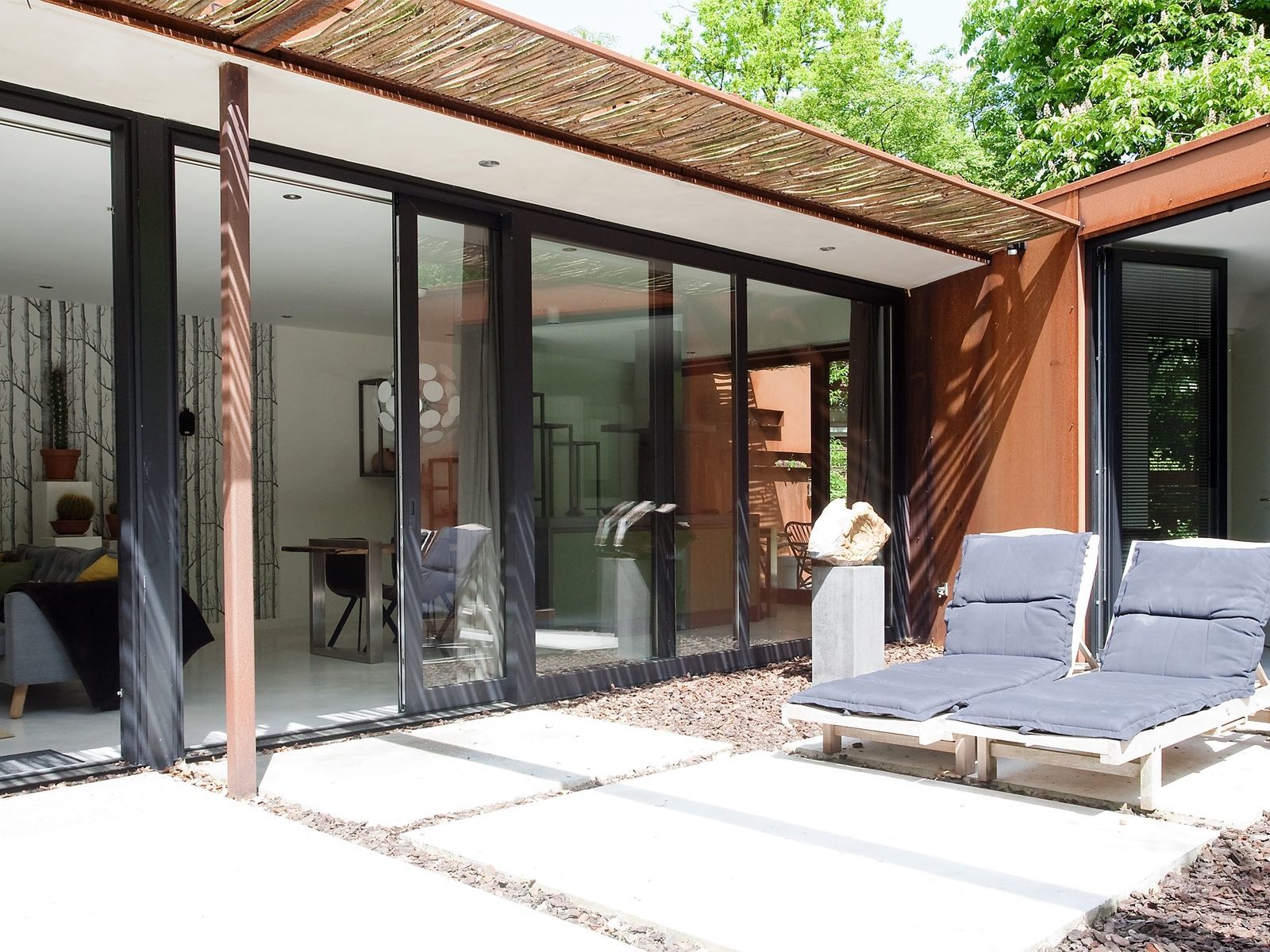 Stalen Boshuis - luxe vakantiehuis met sauna in Brabant