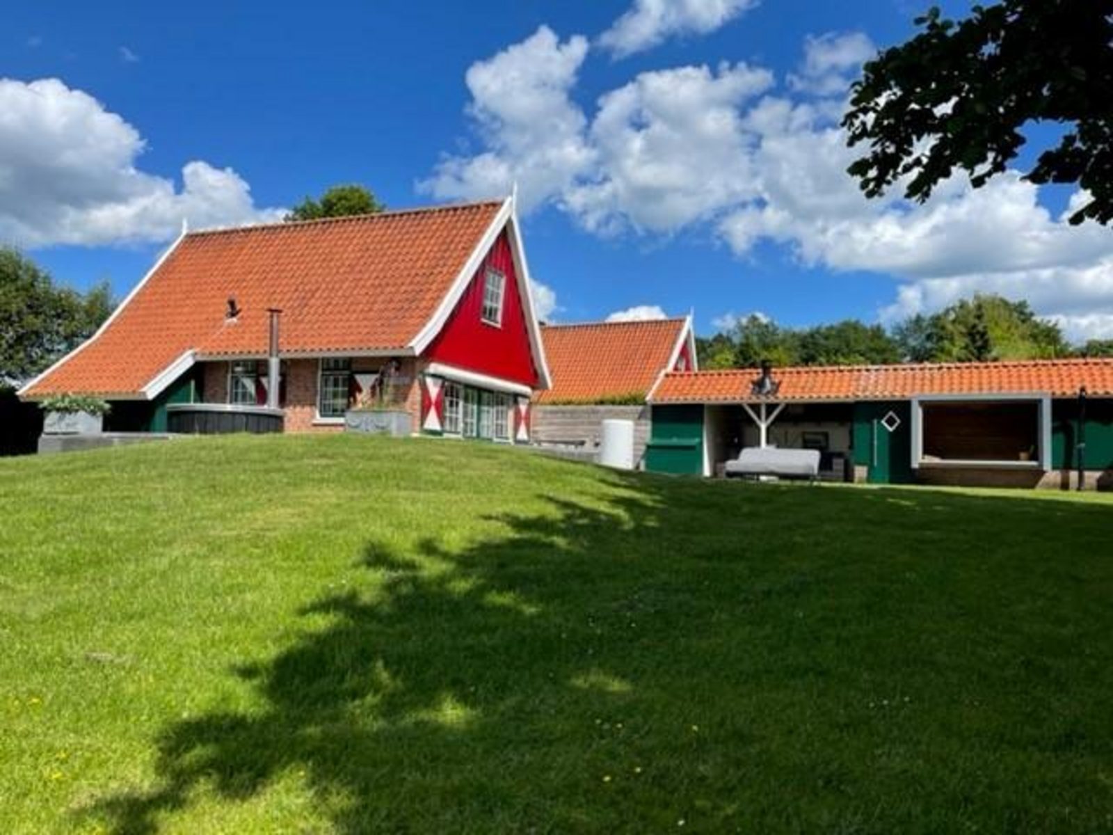 De Noteboom 6-persoons, verwarmd privé zwembad, hottub, overdekte lounge met haard, panorama sauna, sunshower, luxe, wifi