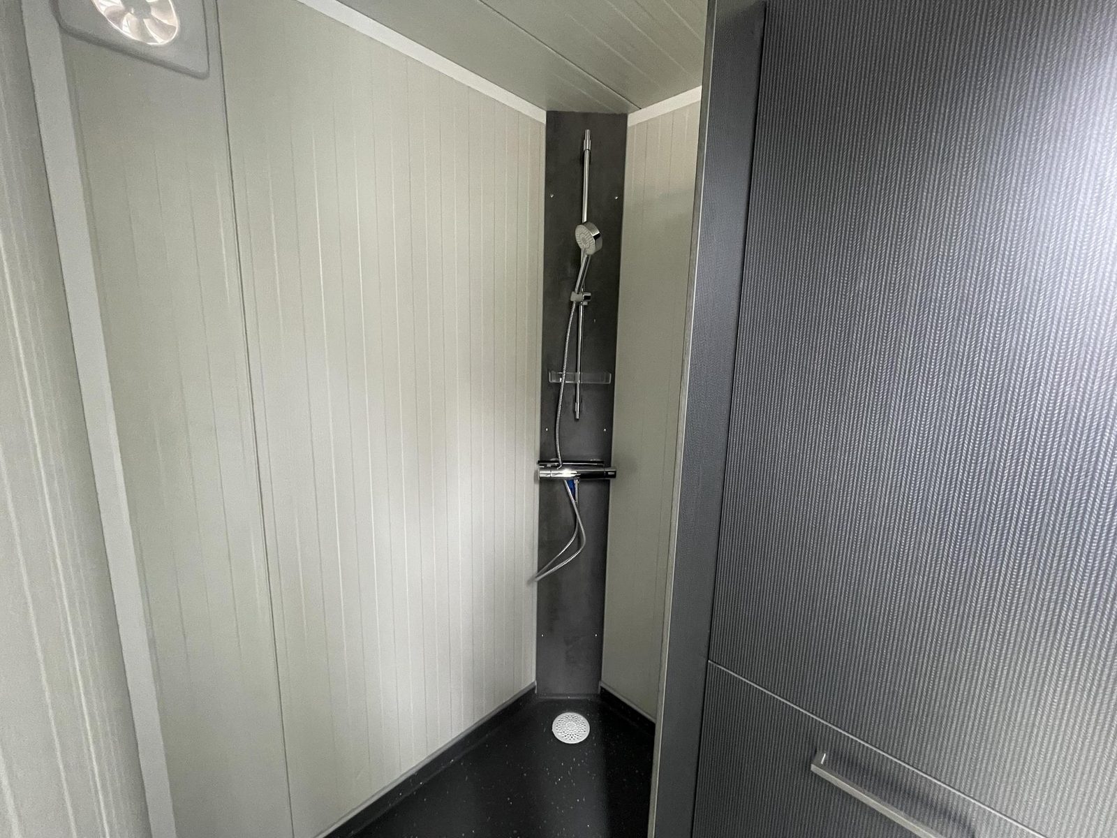 Kampeerplaats privé sanitair luxe