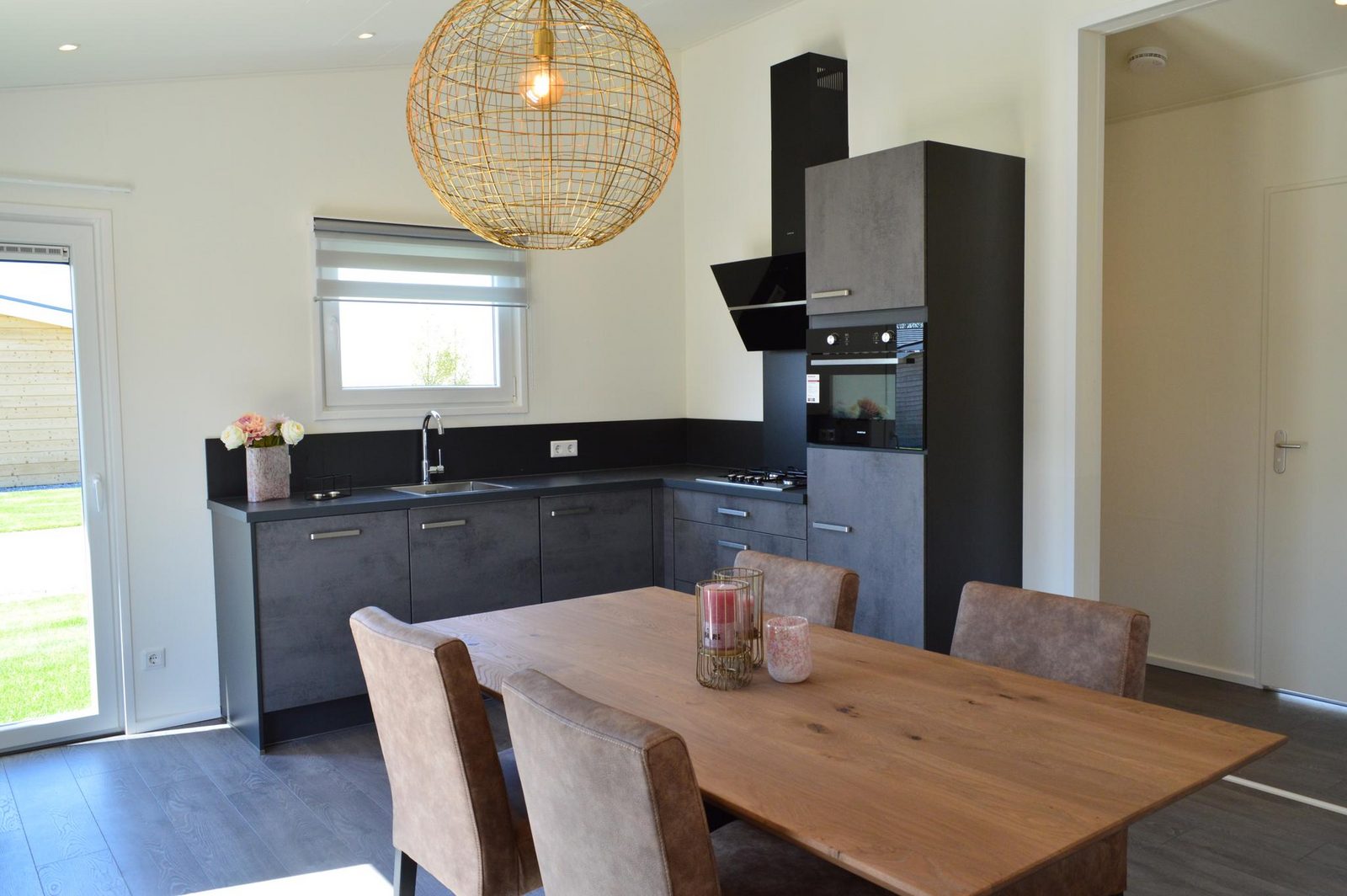 Schaelsbergerbosch - 2 Badkamers, Sfeerhaard & Tuinhuis
