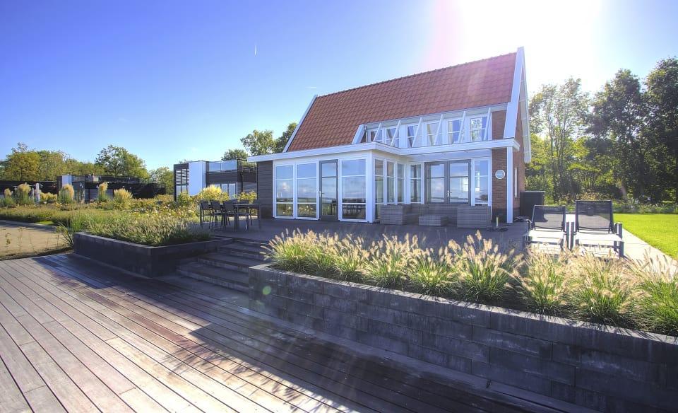Villa Waterfront 6 1