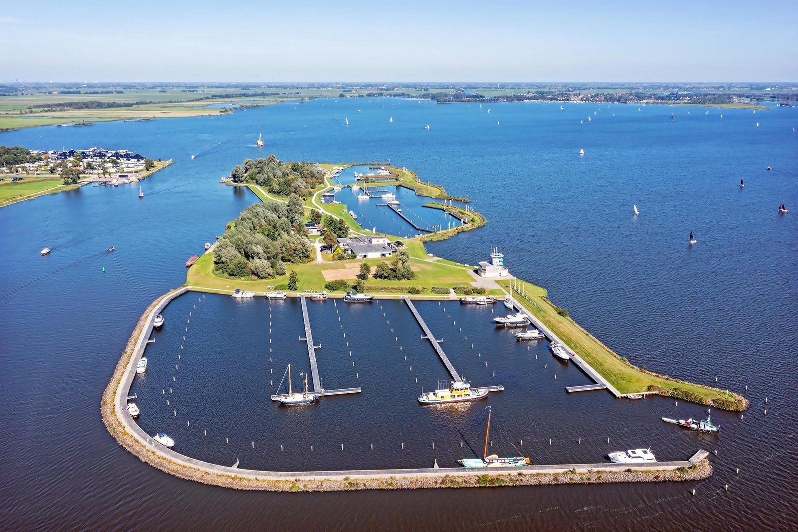 Houseboat 'RiggelBrug Sneekermeer' - Paviljoenwei 4-25 | Sneek (Offingawier)