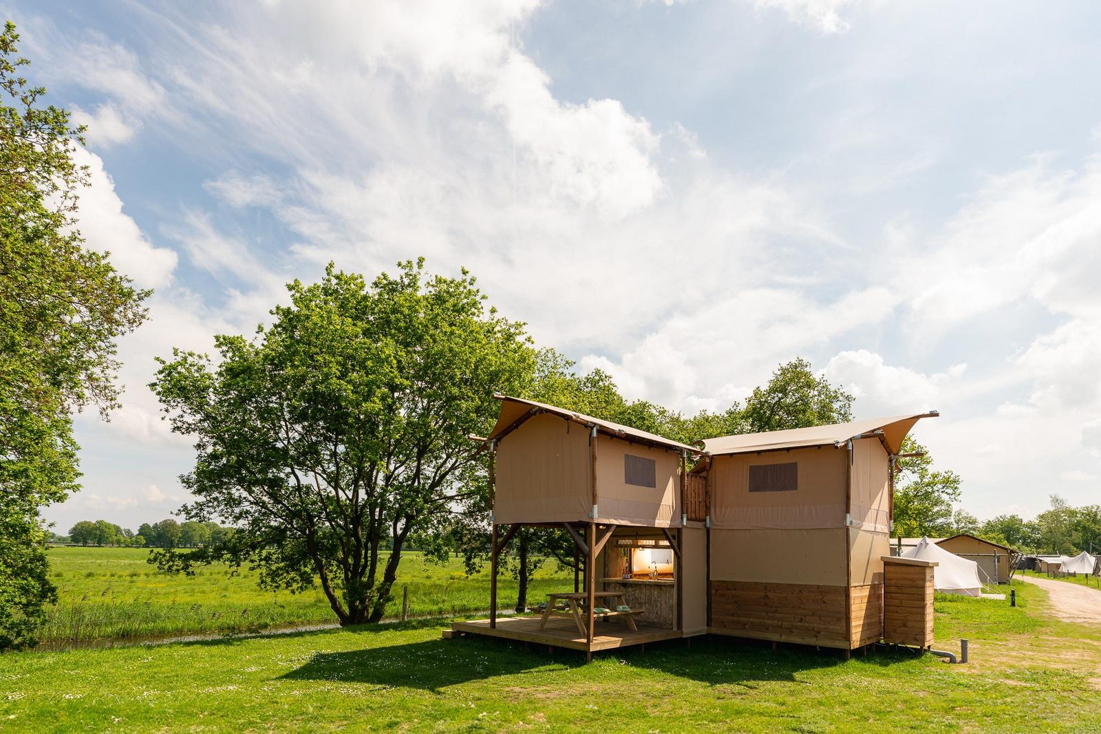 Boomhuttent aan de Regge met privé sanitair | 6 personen
