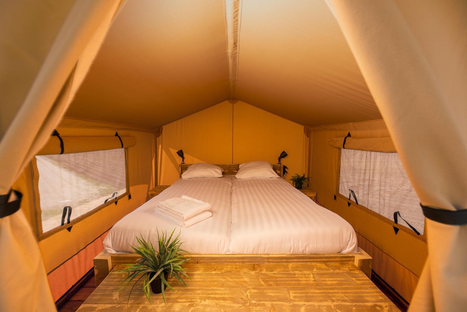 Boomhuttent aan de Regge met privé sanitair | 6 personen