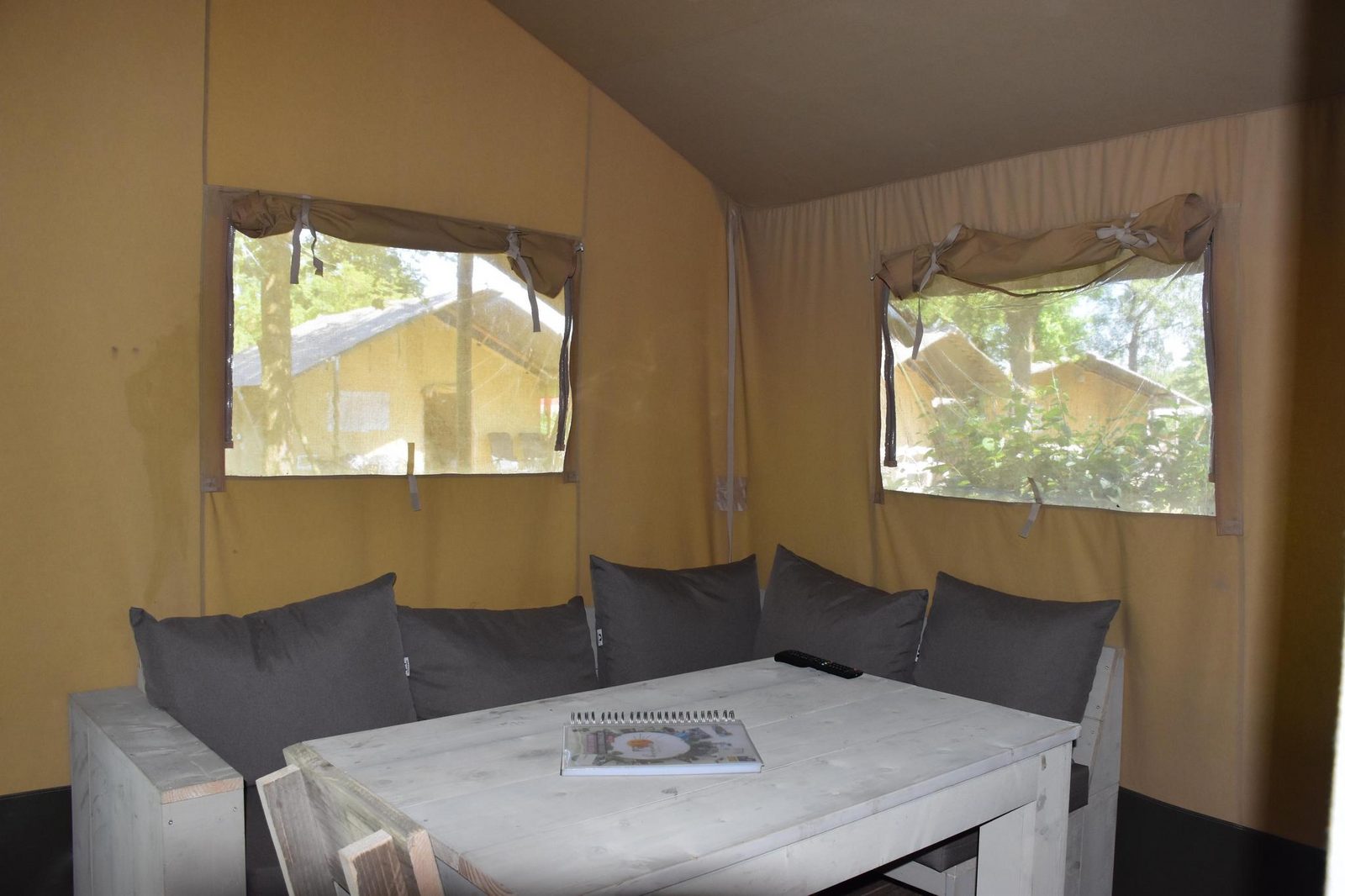 Camping 't Veld - Comfort safaritent 4 persoons