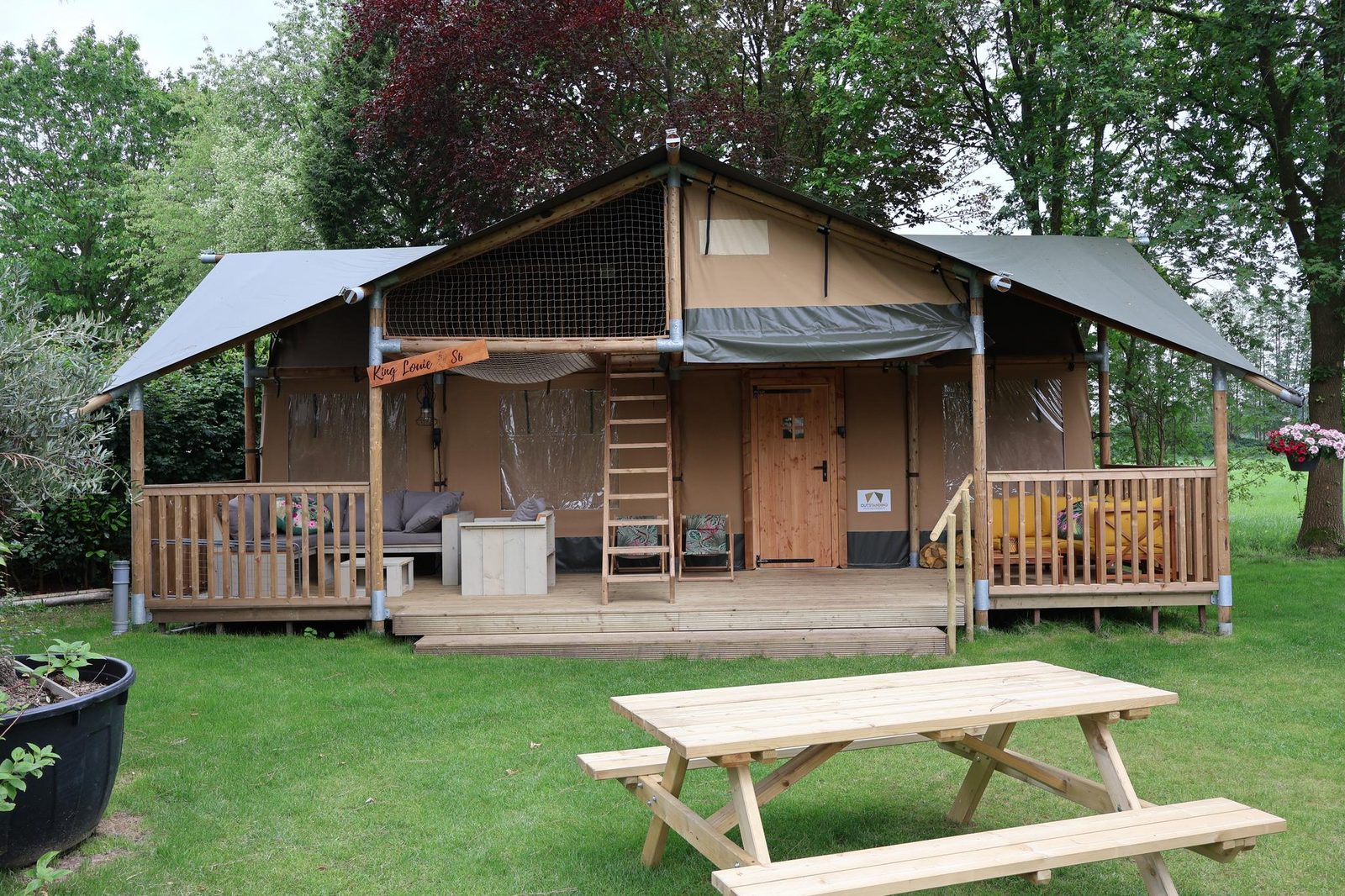 SAFARITENT RANGER DELUXE MET HOTTUB