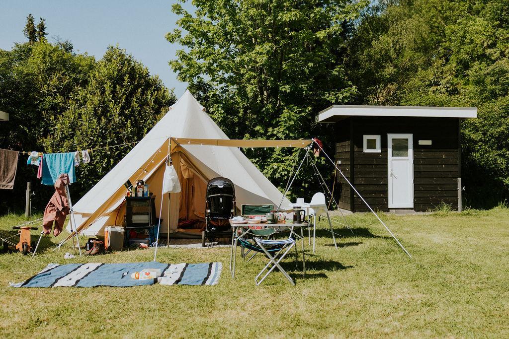 Kampeerplaats met privé sanitair (Comfort Bosuil)