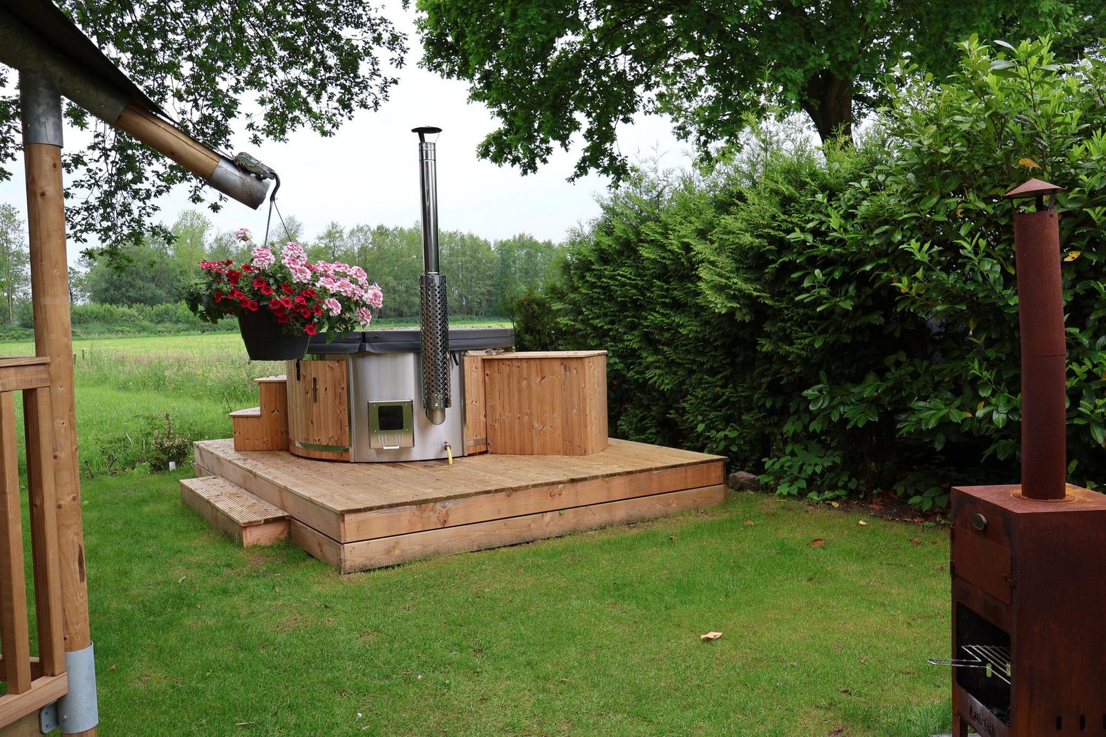 SAFARITENT RANGER DELUXE MET HOTTUB