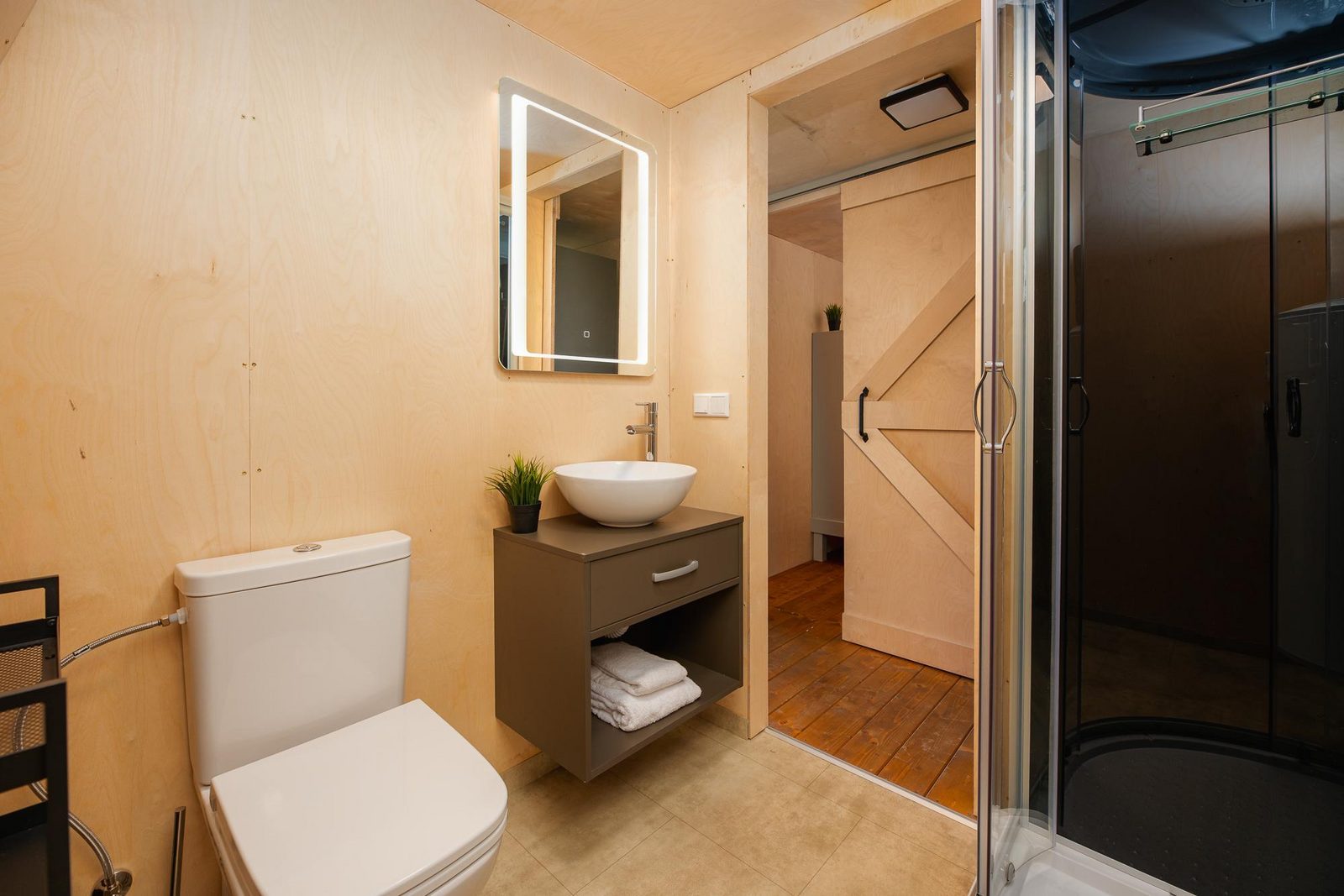 Twentse tentsuite XL met privé sanitair | 6 pers.