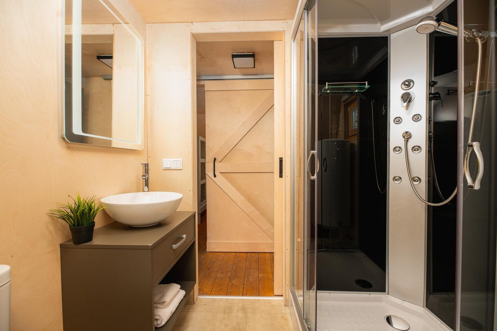 Twentse tentsuite XL met privé sanitair | 6 pers.