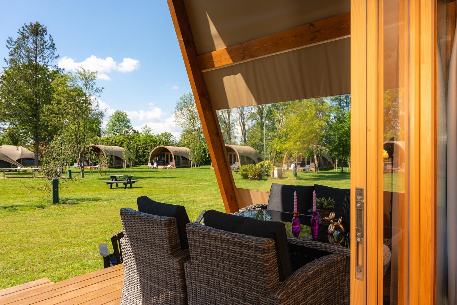 Twentse tentsuite XL met privé sanitair | 6 pers.