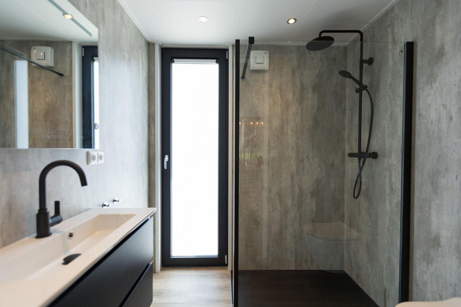 Luxury Family Lodge + hot tub (6p)