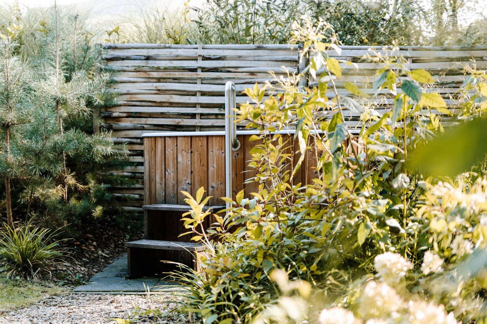 Luxe Waterlodge + hottub (4p)