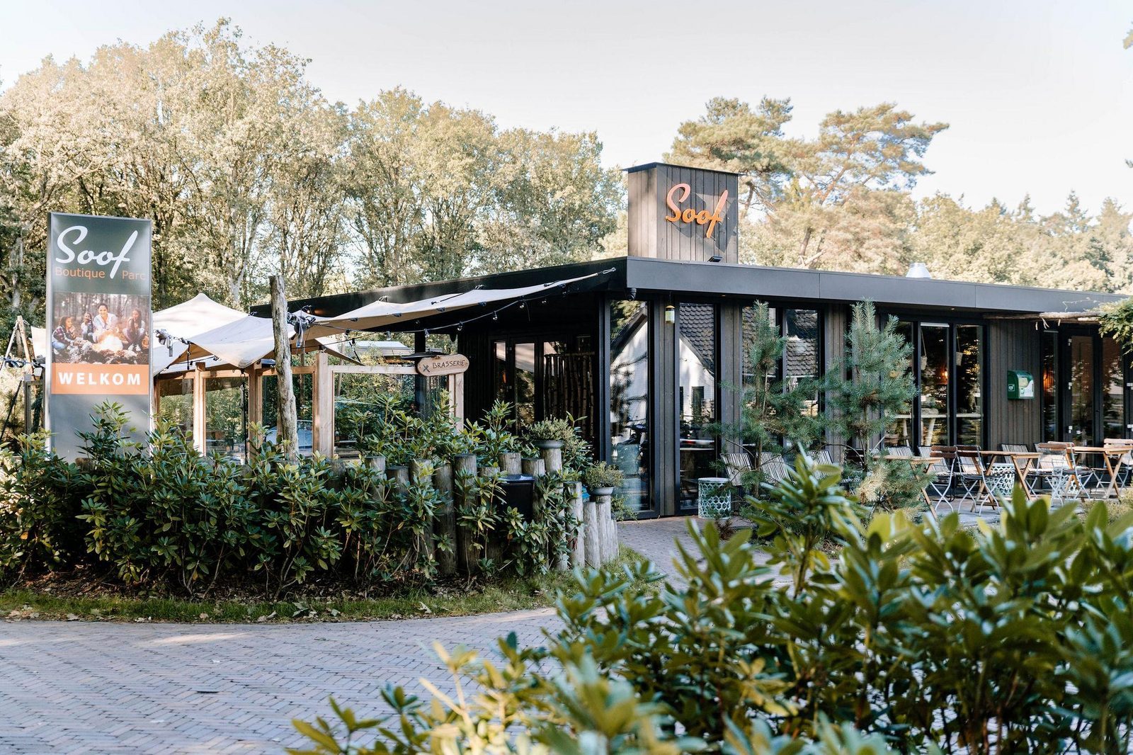 Luxe Waterlodge + hottub (4p)