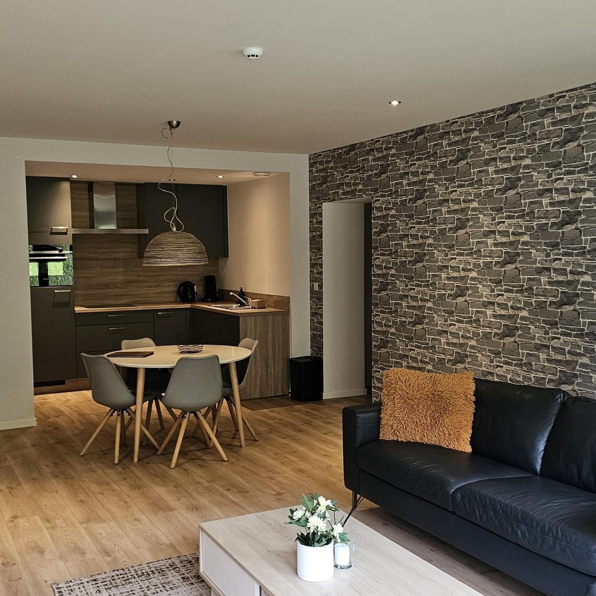 Connecting rooms (appartement + studio)