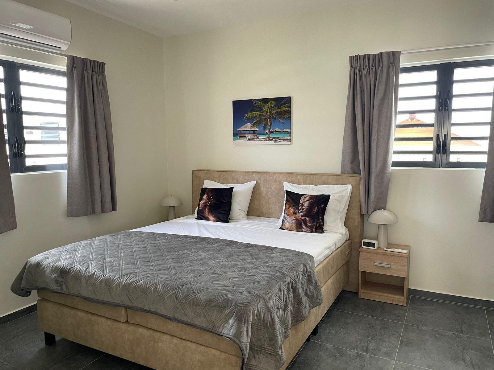 Villa Cuarenta-Y-Tres, Mambo Beach 