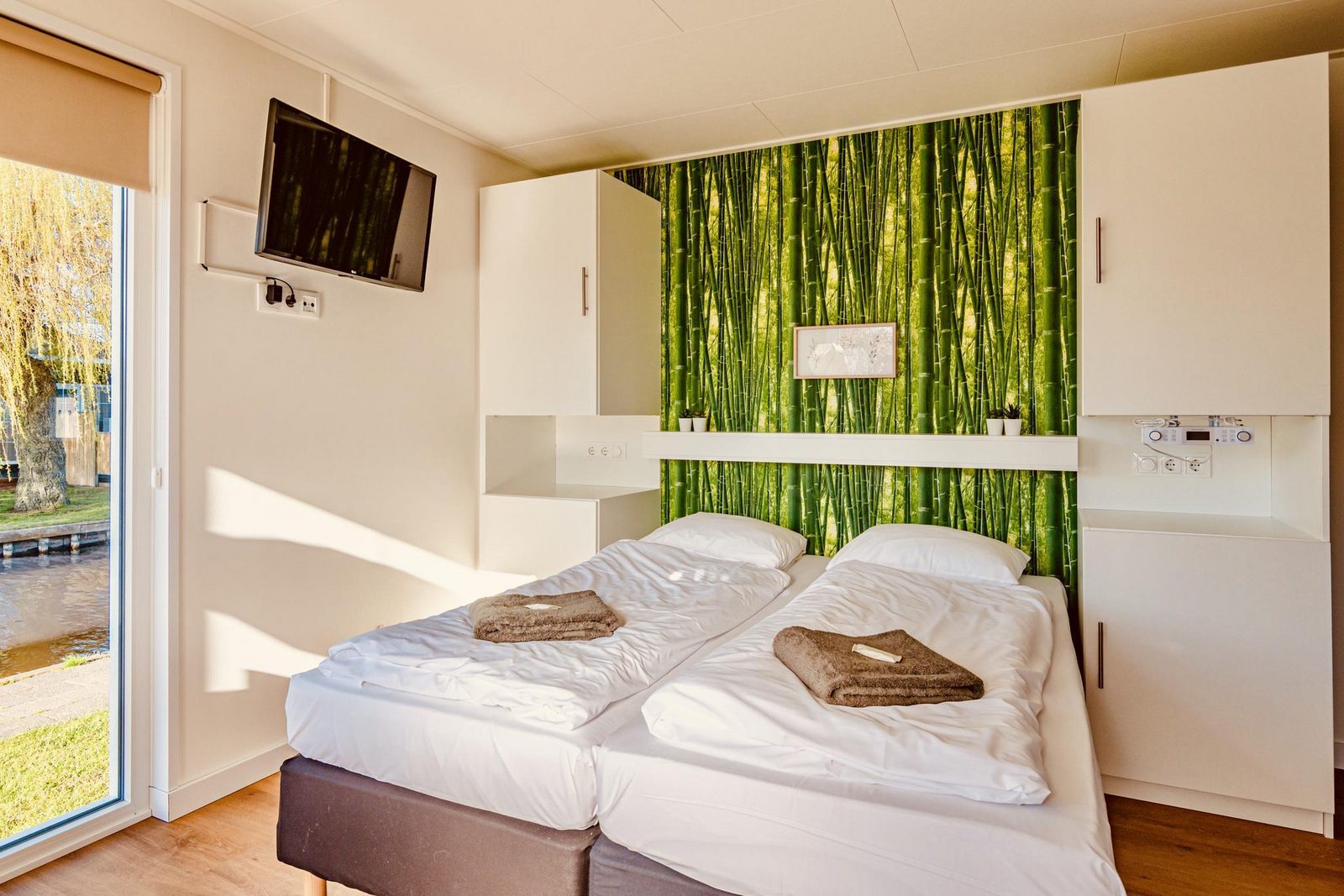 Studio cozy two guests chalet by the canal