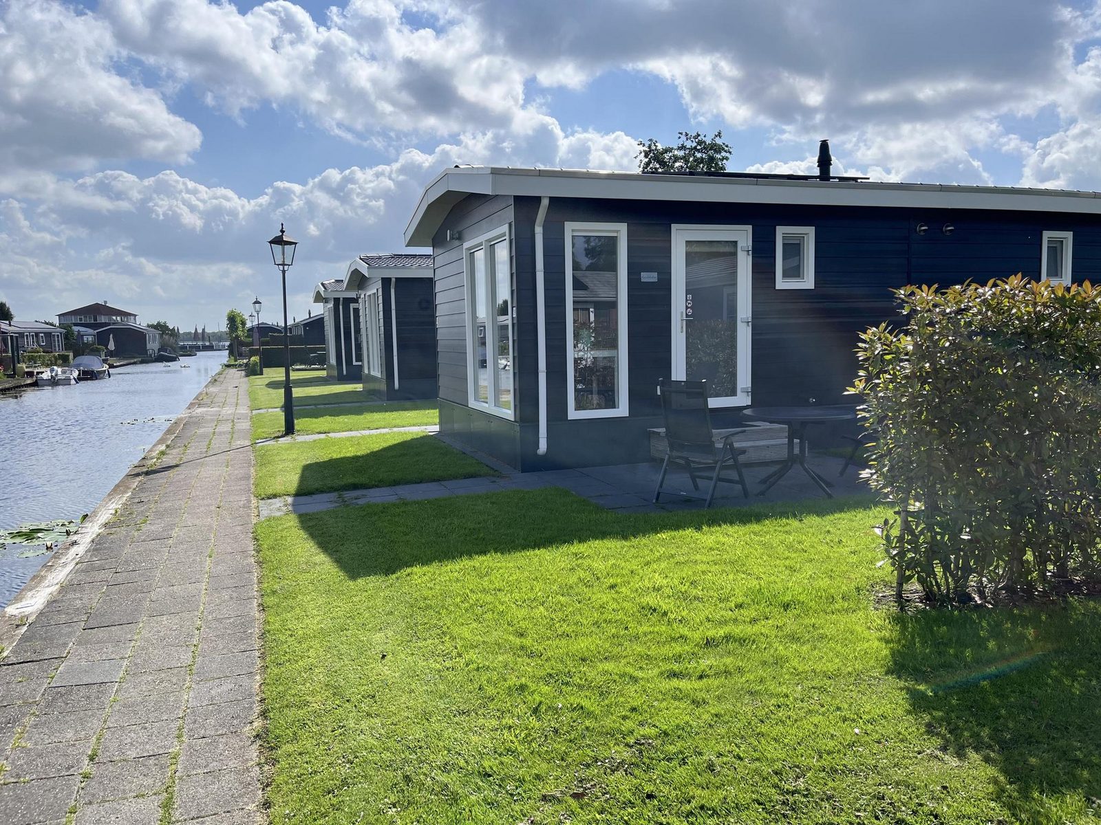 Studio cozy two guests chalet by the canal