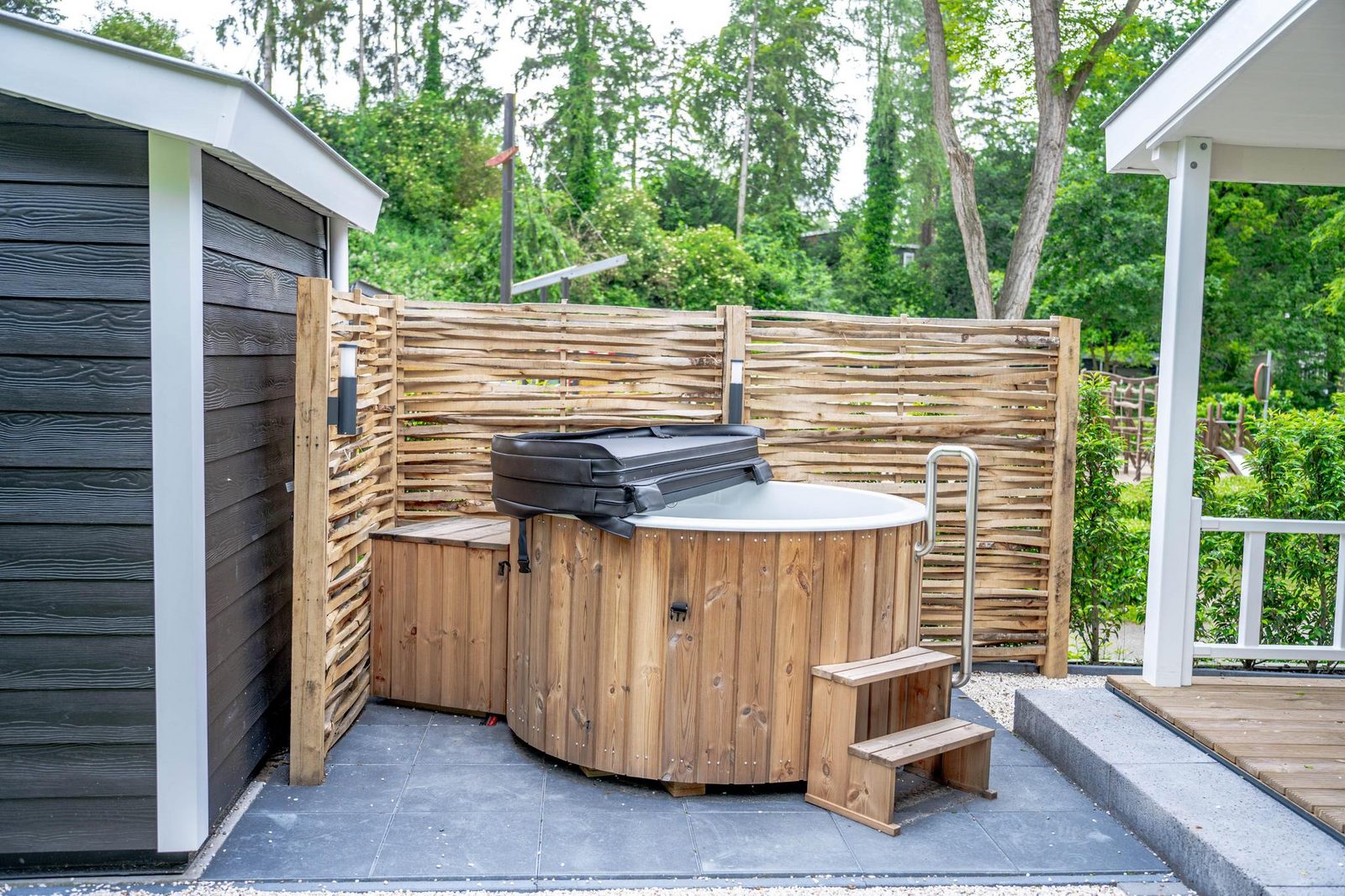 Family Lodge with hot tub  | 6 persons