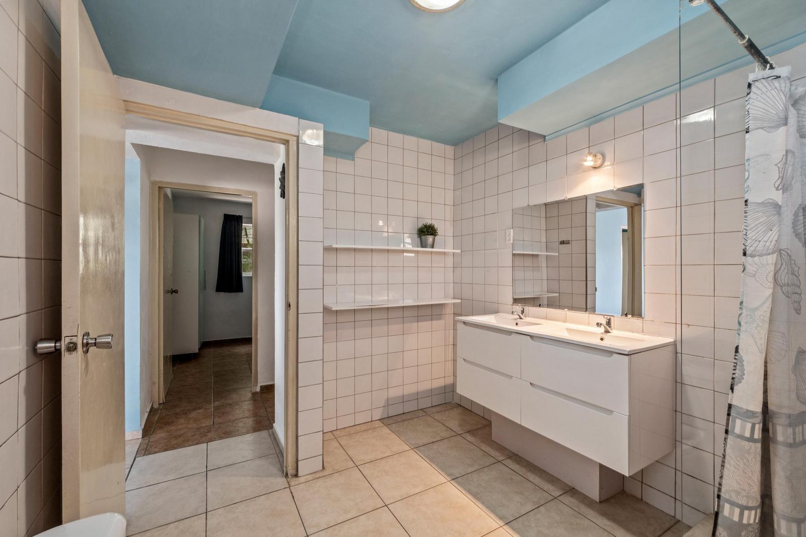4 Bedroom Apartment - At Sea - Ground Floor