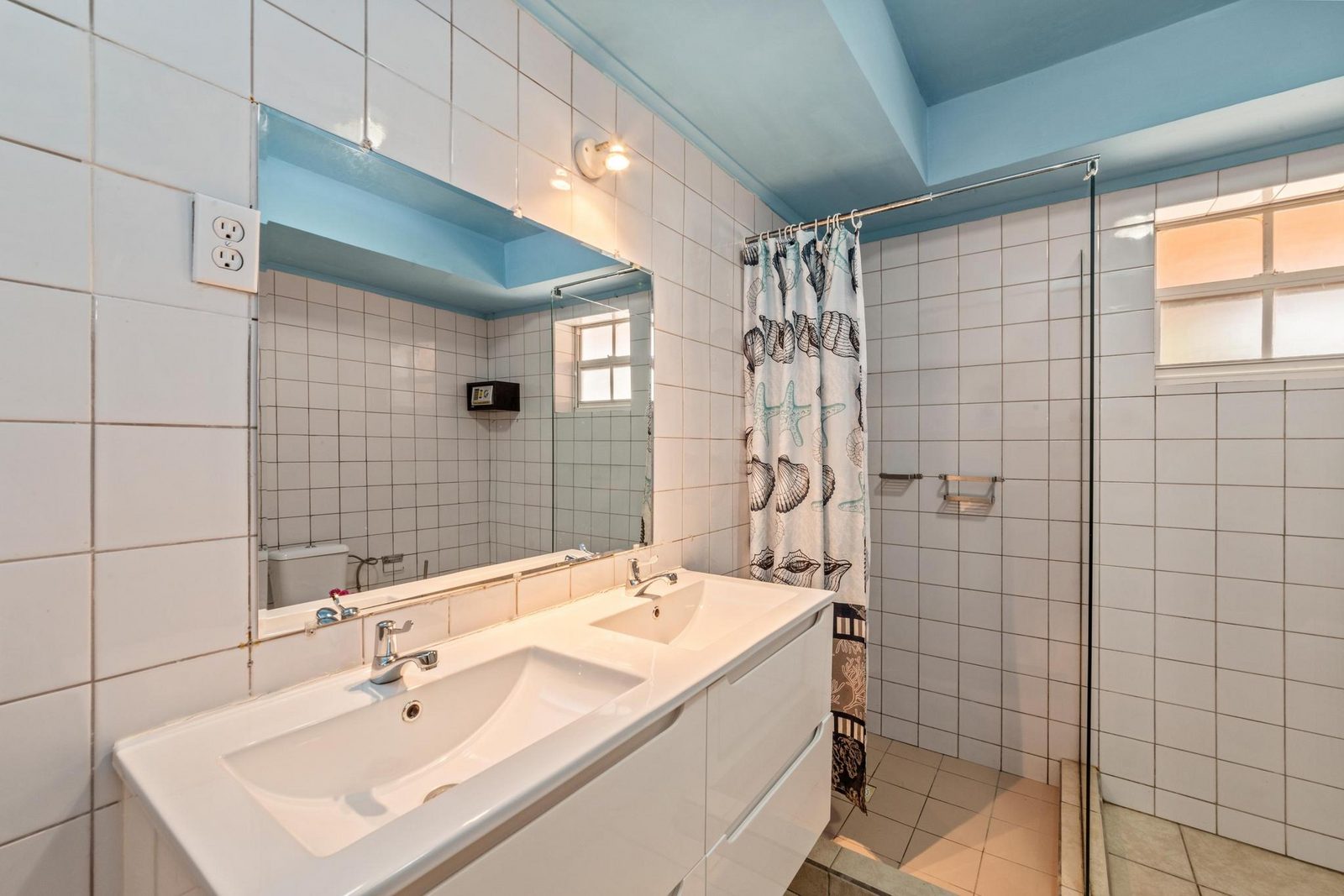 4 Bedroom Apartment - At Sea - Ground Floor