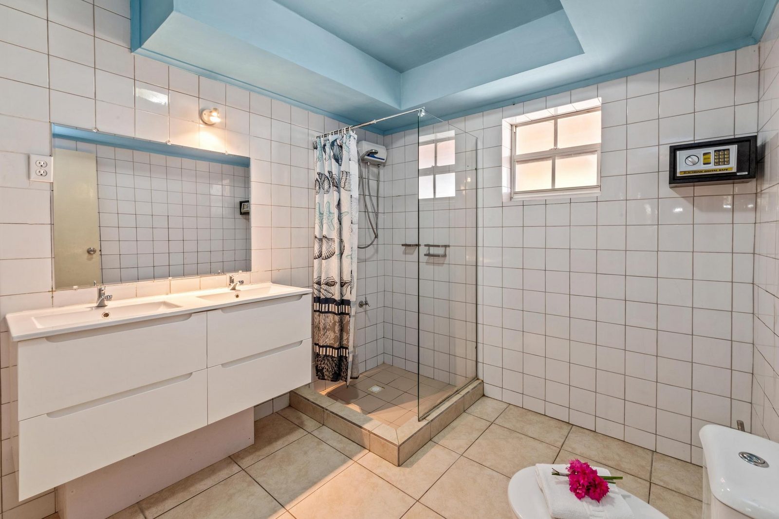 4 Bedroom Apartment - At Sea - Ground Floor