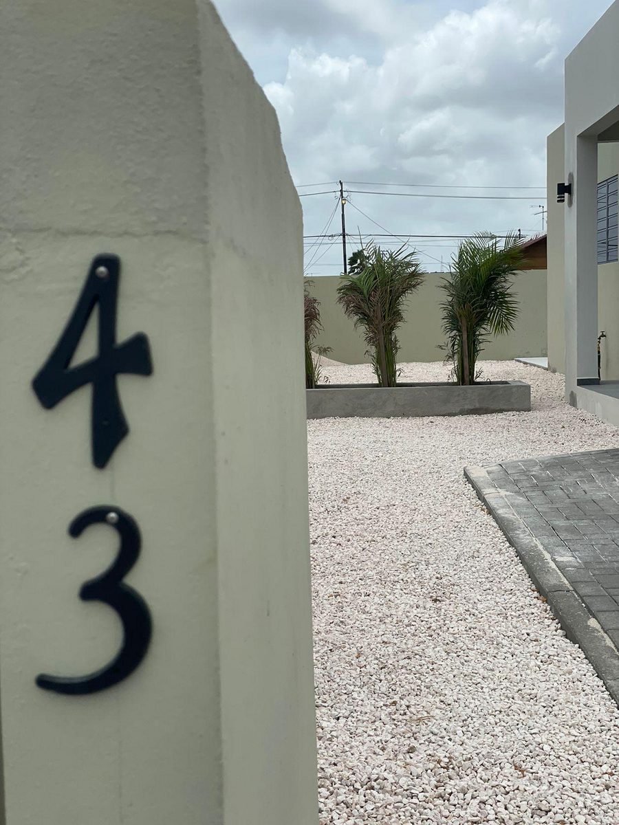Villa Cuarenta-Y-Tres, Mambo Beach 